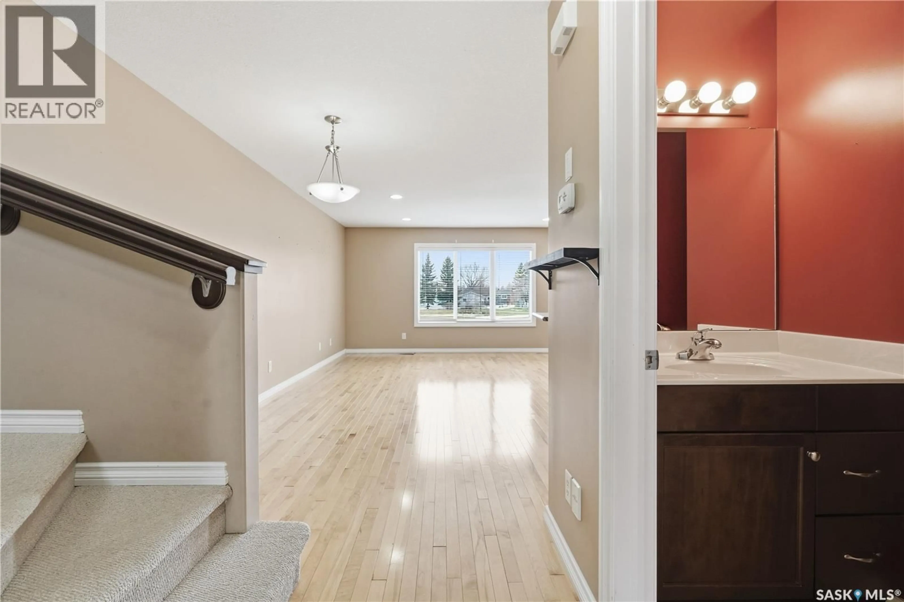 Indoor entryway for N - 375 PICKARD WAY, Regina Saskatchewan S4R1A9