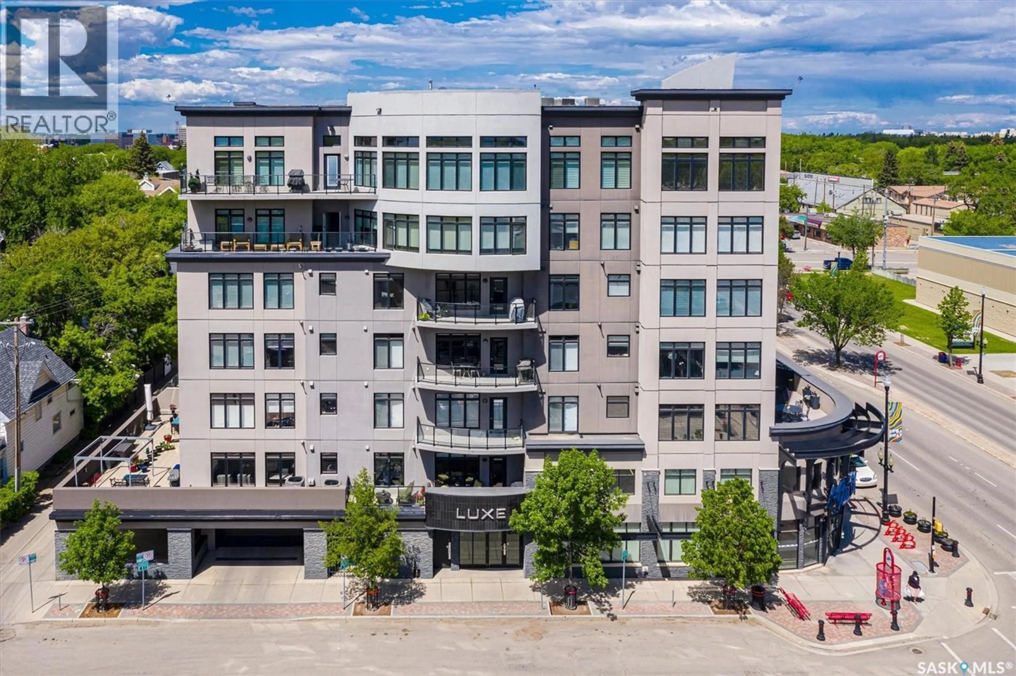 A pic from outside/outdoor area/front of a property/back of a property/a pic from drone, unknown for 702 922 BROADWAY AVENUE, Saskatoon Saskatchewan S7N1B7