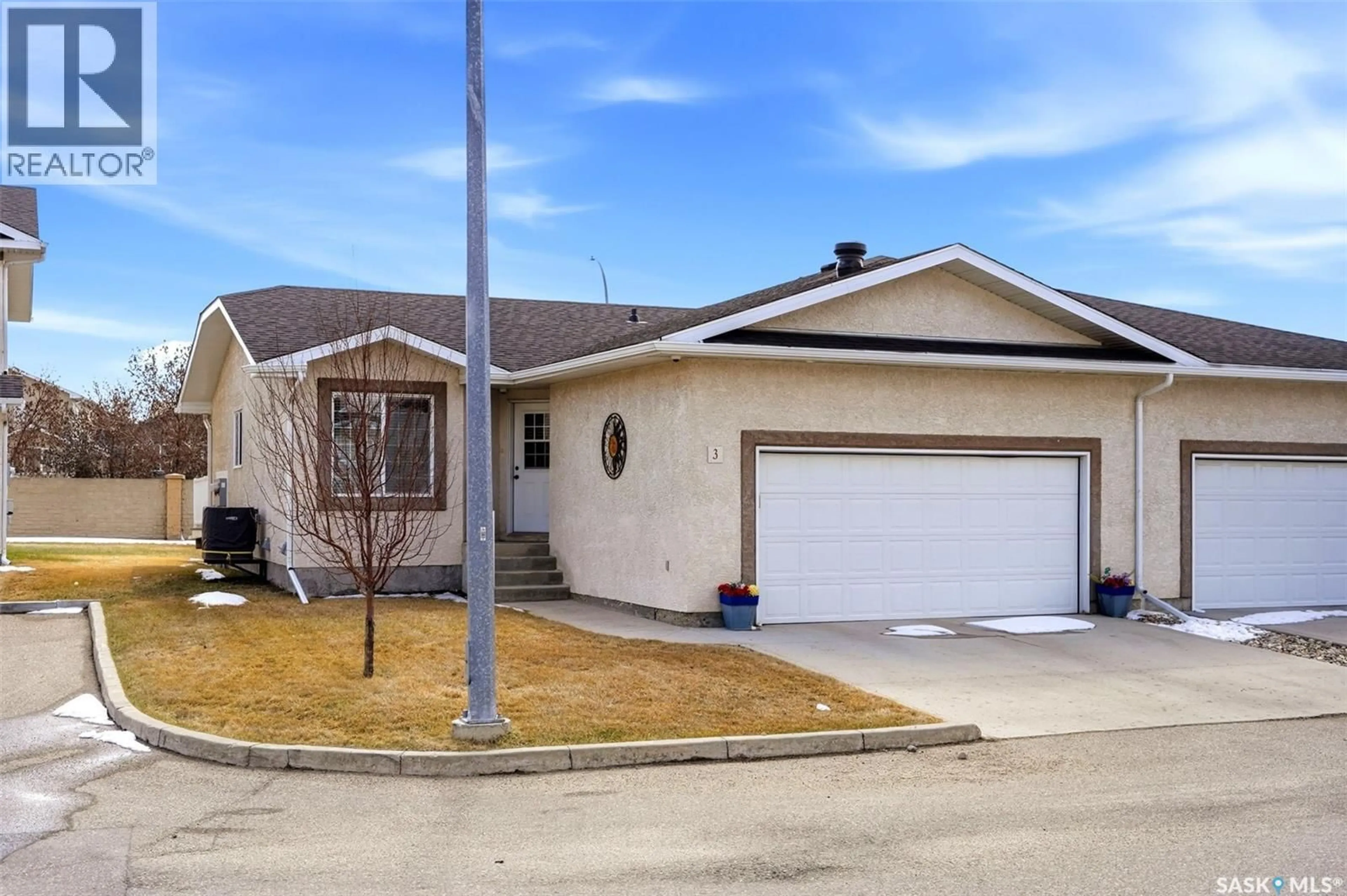 Home with vinyl exterior material, street for 4101 - 3 PRESTON CRESCENT, Regina Saskatchewan S4X0G3