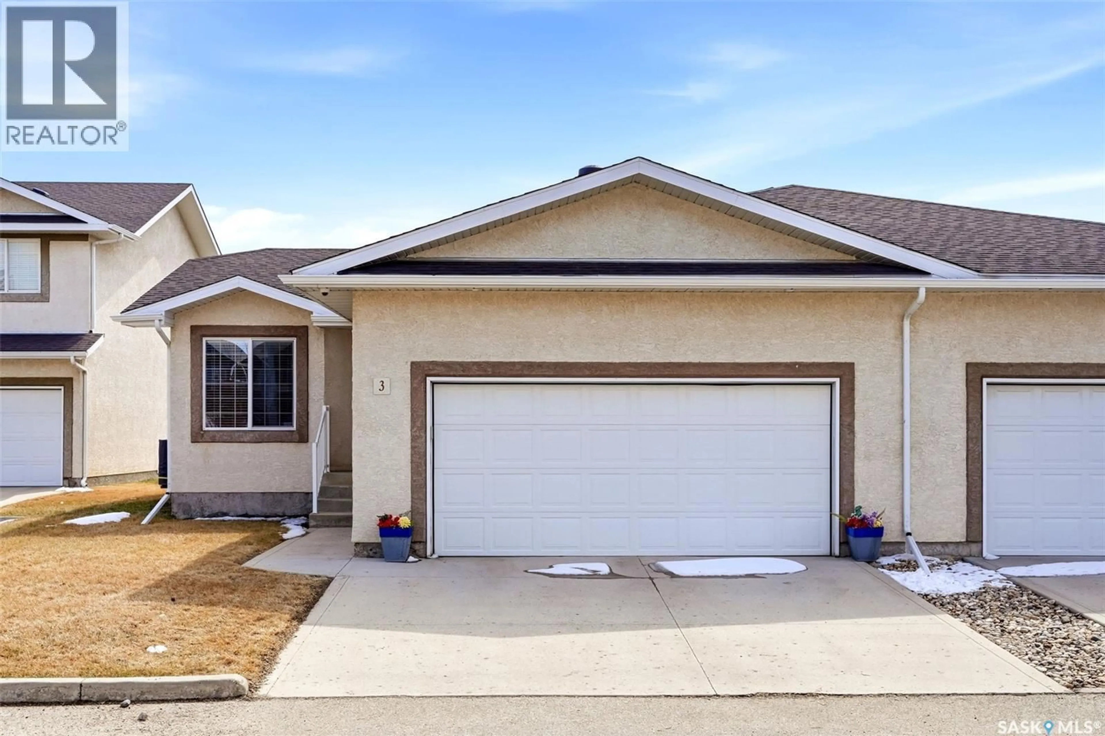 Home with vinyl exterior material, street for 4101 - 3 PRESTON CRESCENT, Regina Saskatchewan S4X0G3