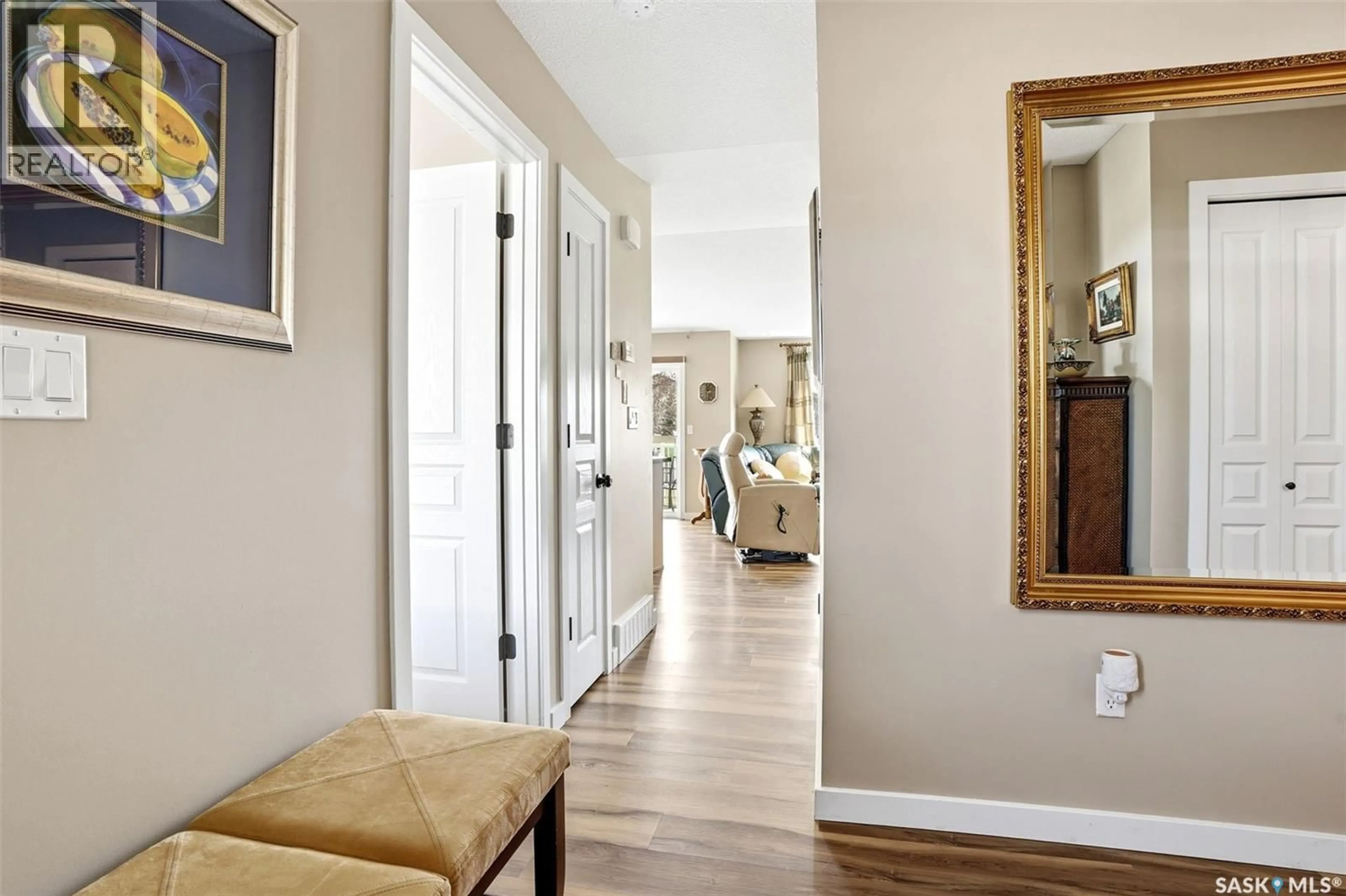 Indoor entryway for 4101 - 3 PRESTON CRESCENT, Regina Saskatchewan S4X0G3