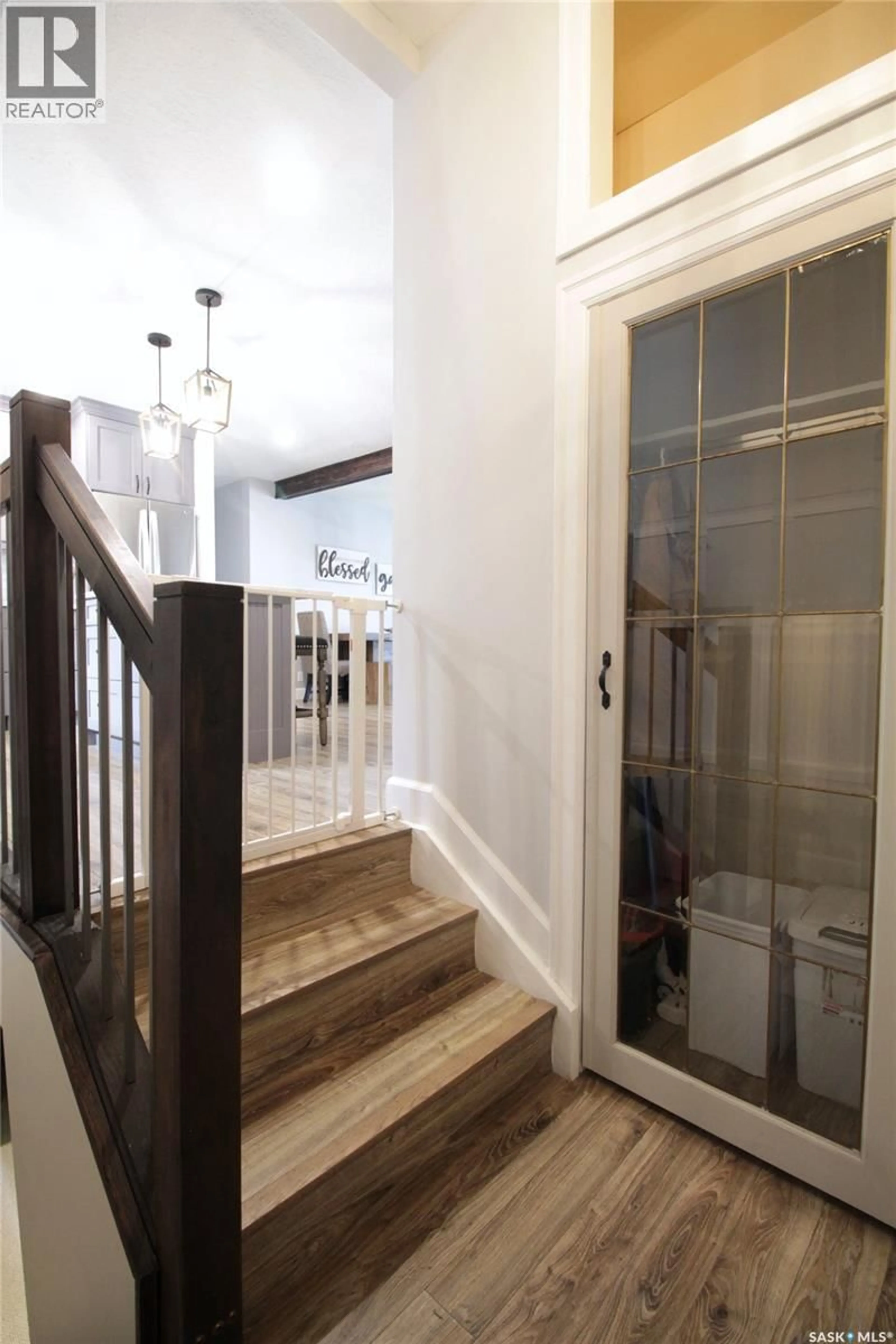 Indoor foyer for 1101 OAK AVENUE, Moosomin Saskatchewan S0G3N0