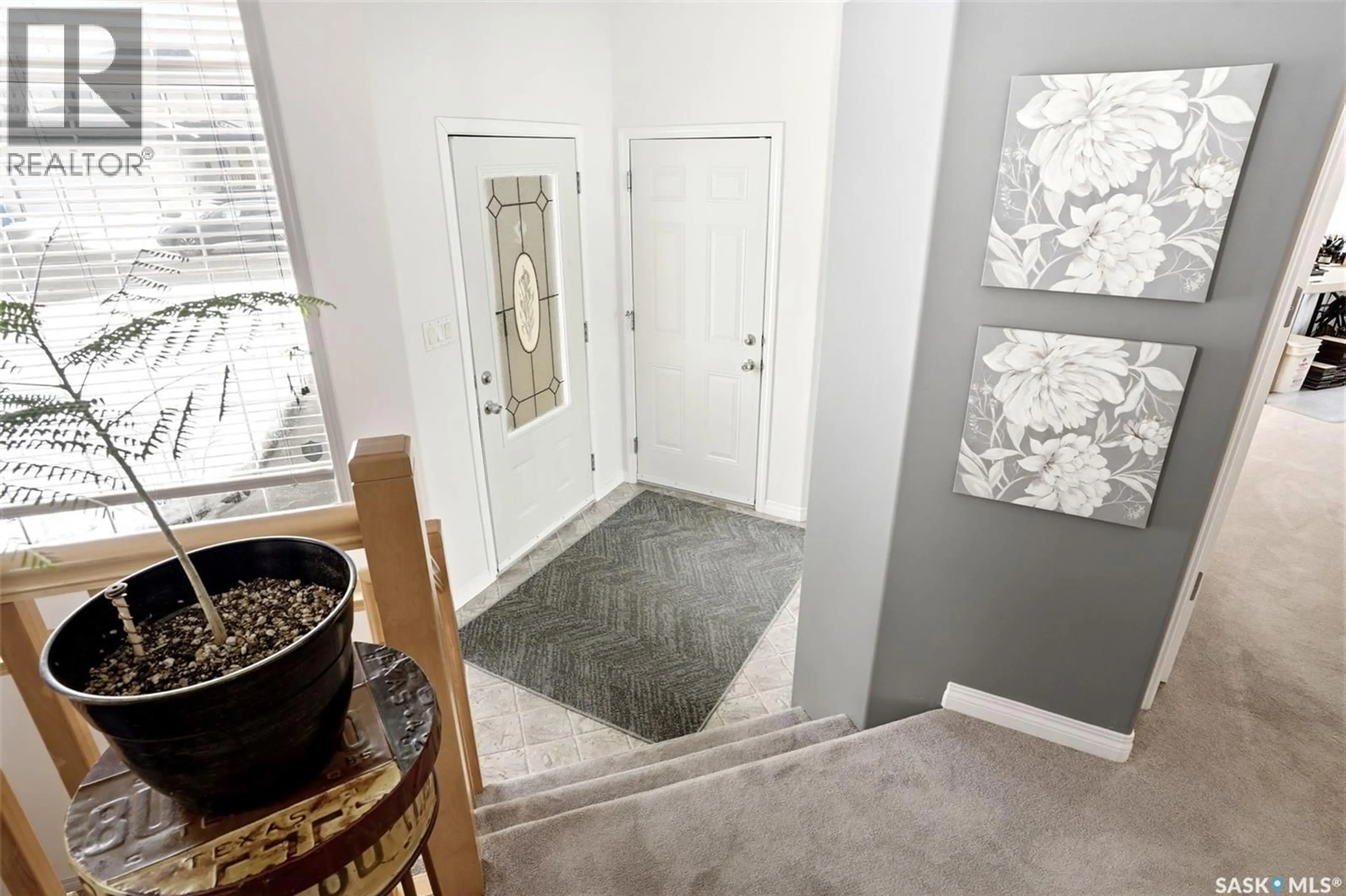 Indoor entryway for 2839 SUNNINGHILL CRESCENT, Regina Saskatchewan S4V0N7