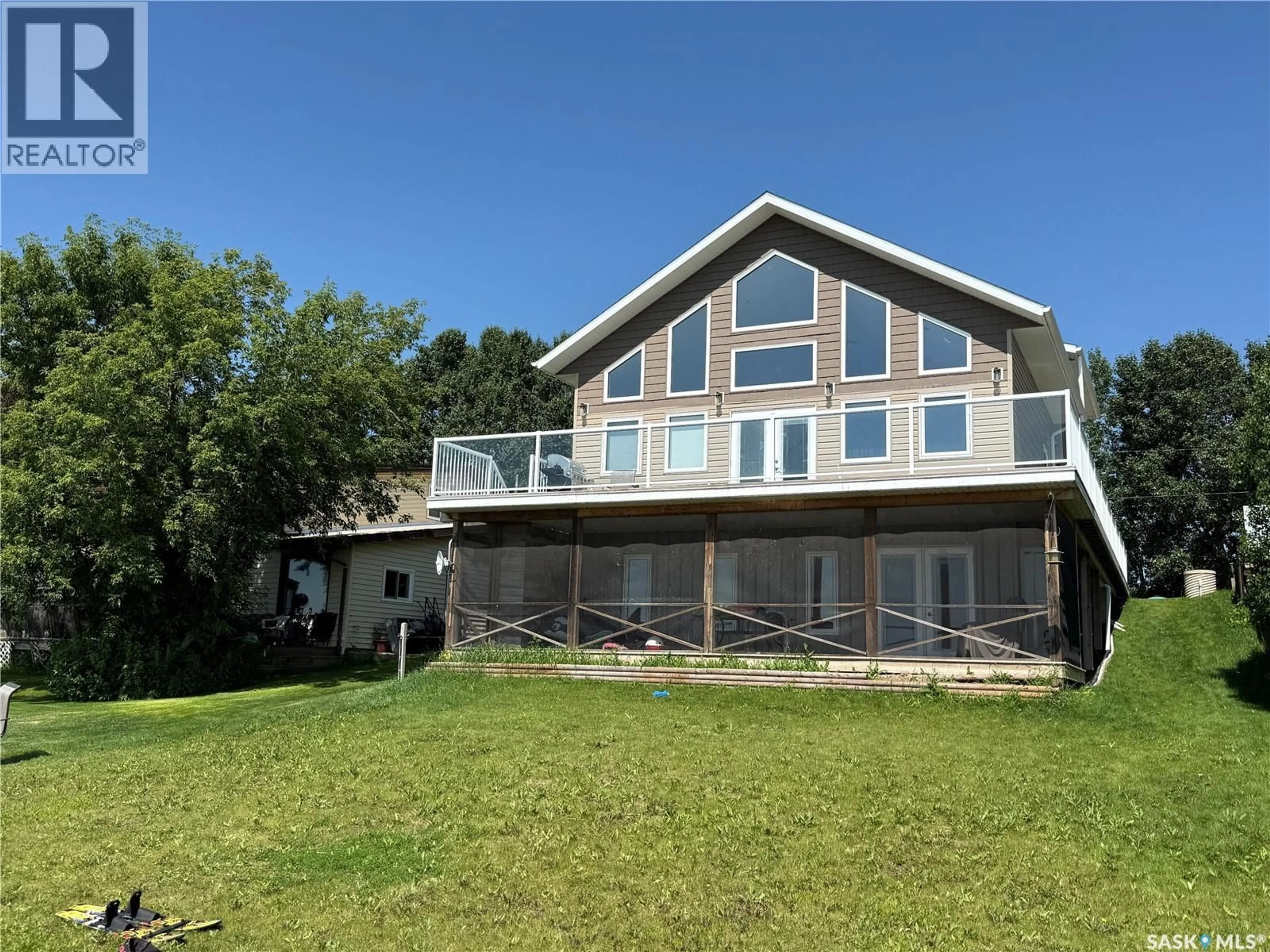 Home with vinyl exterior material, water/lake/river/ocean view for 35 LAKE AVENUE, Jackfish Lake Saskatchewan S0M1X0