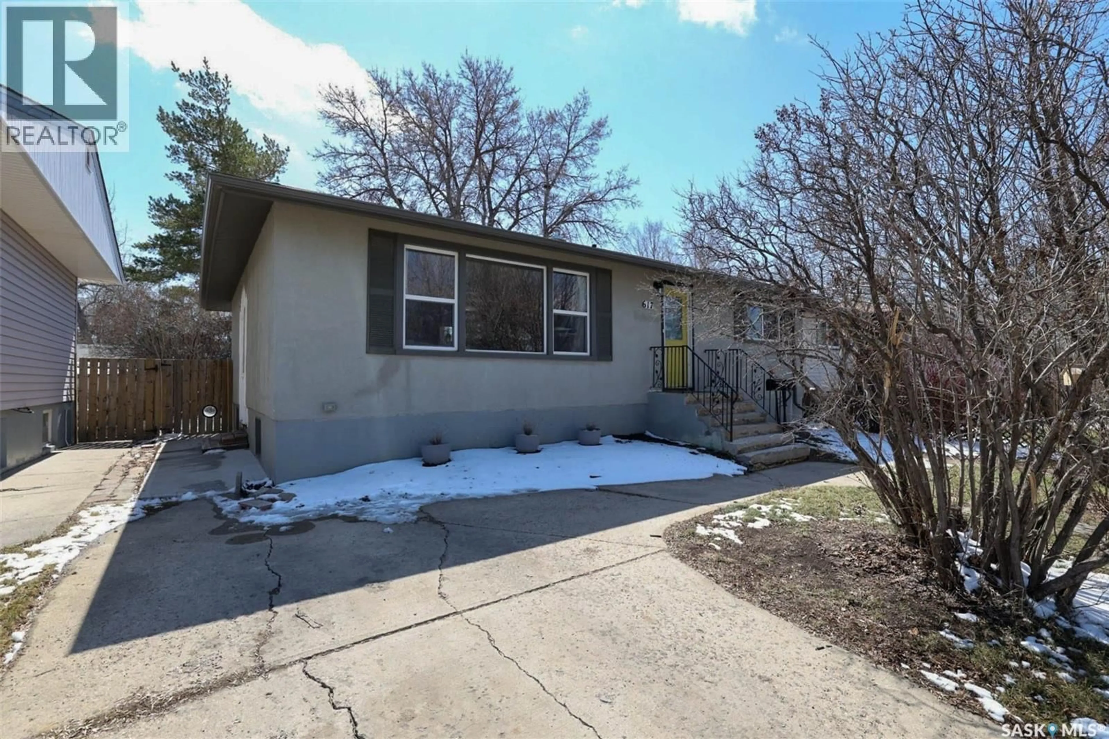 Home with vinyl exterior material, street for 617 MULLIN AVENUE, Regina Saskatchewan S4N1E1