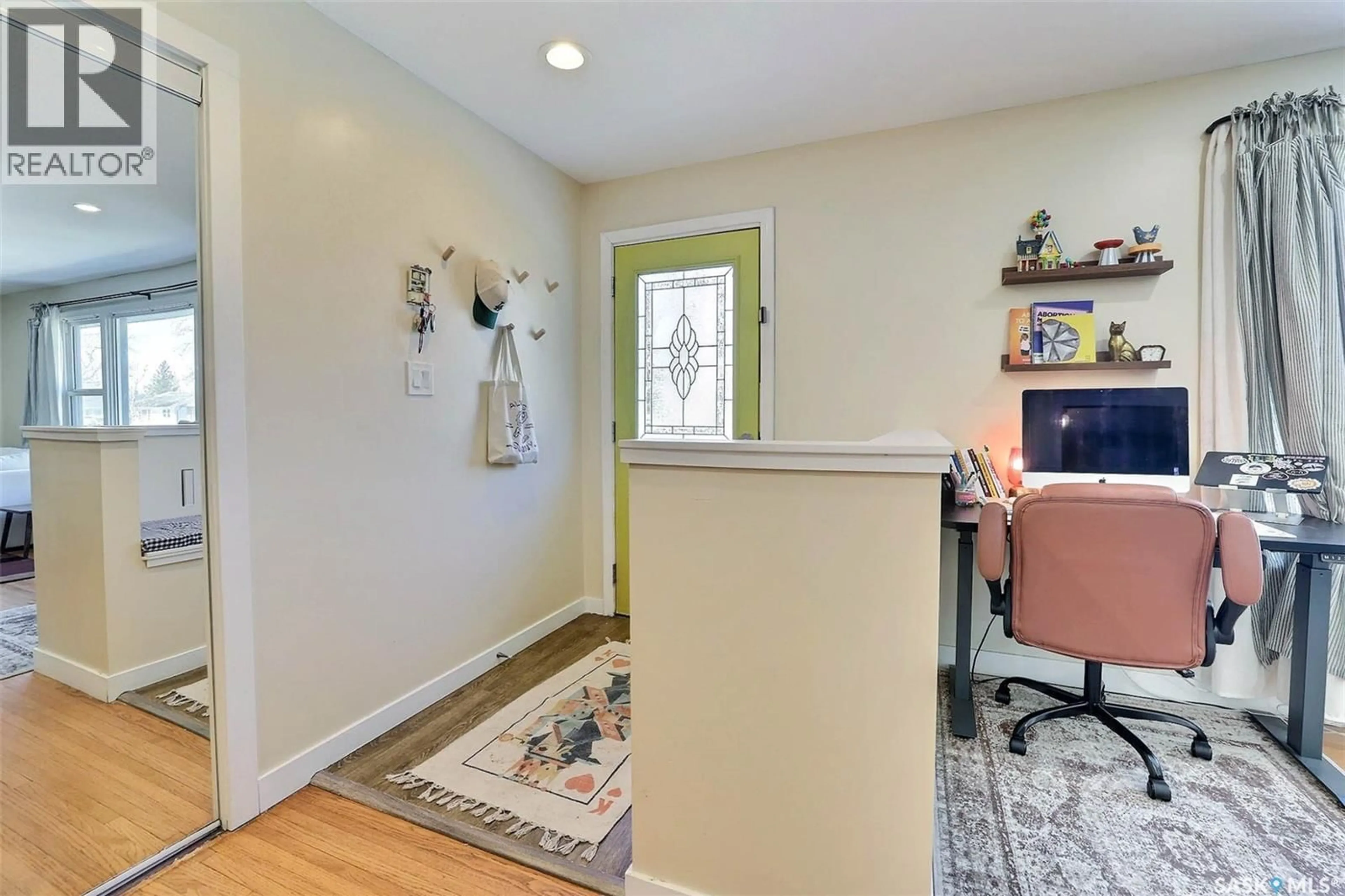 Indoor entryway for 617 MULLIN AVENUE, Regina Saskatchewan S4N1E1