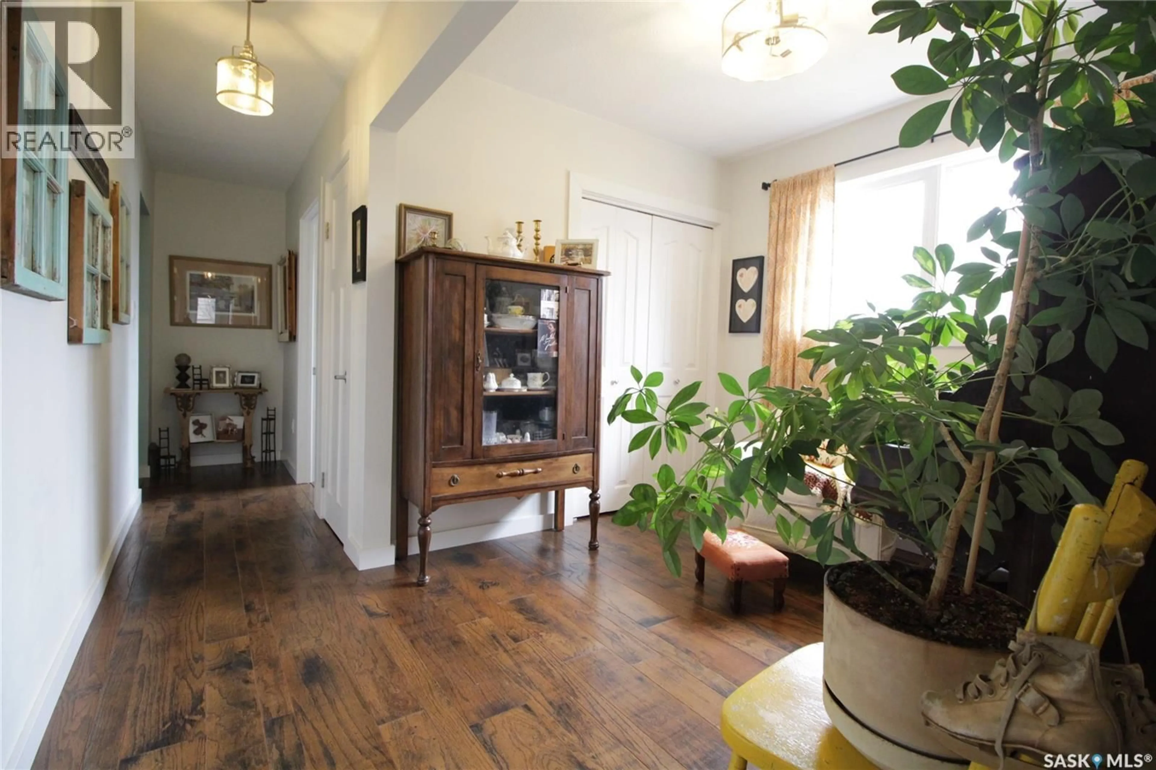 Indoor foyer for 903 BALFOUR STREET, Whitewood Saskatchewan S0G5C0