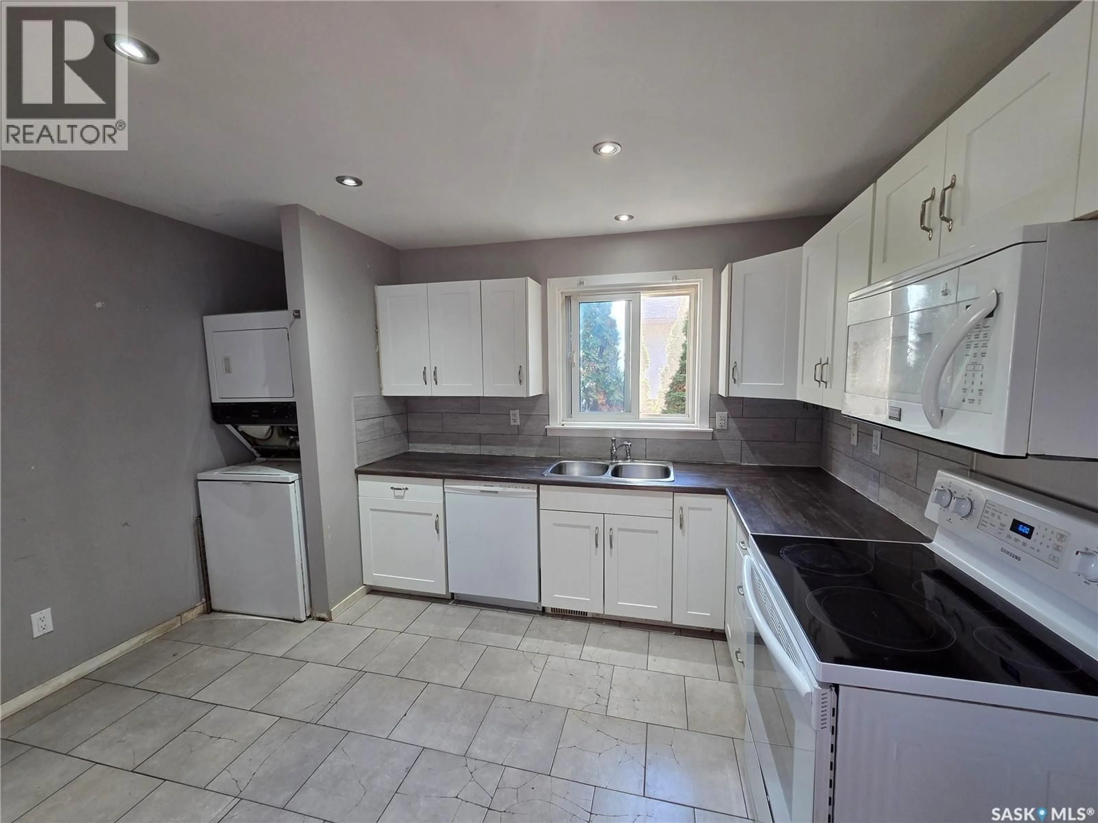 Standard kitchen, ceramic/tile floor for 69 RITA CRESCENT, Saskatoon Saskatchewan S7N2L4