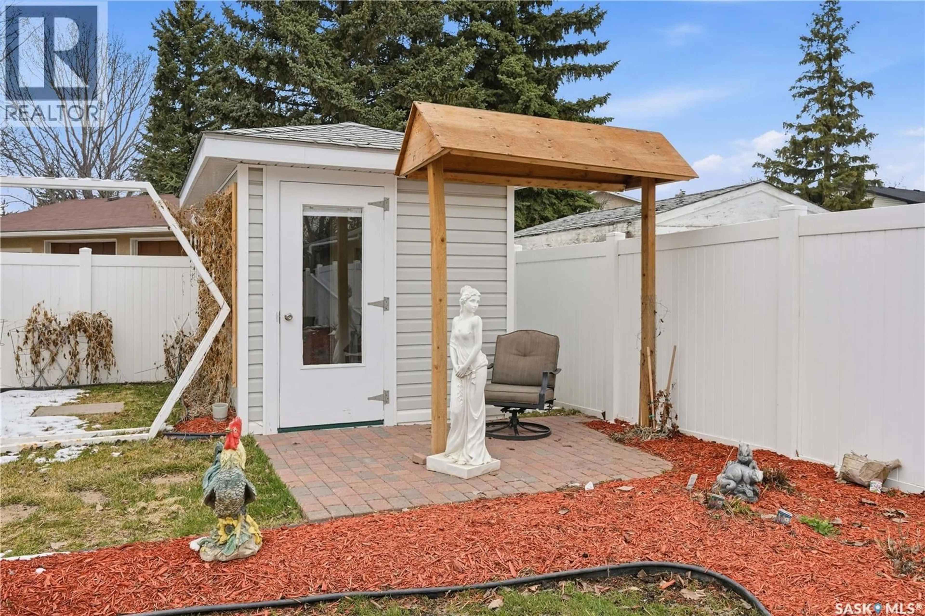 Home with vinyl exterior material, street for 110 MCCARTHY BOULEVARD, Regina Saskatchewan S4R6A4
