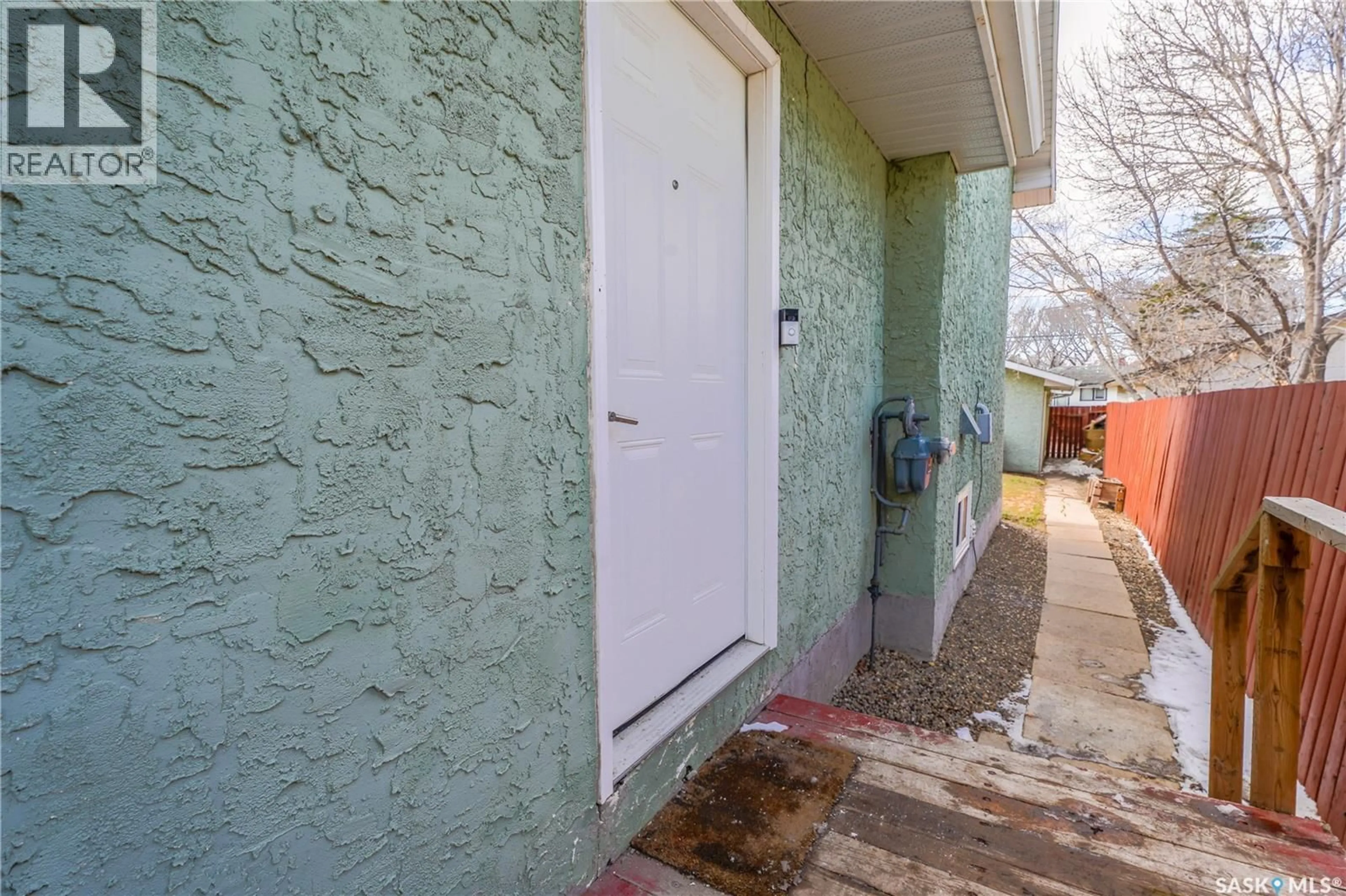 Indoor entryway for 334 ROBINSON STREET, Regina Saskatchewan S4R3R2