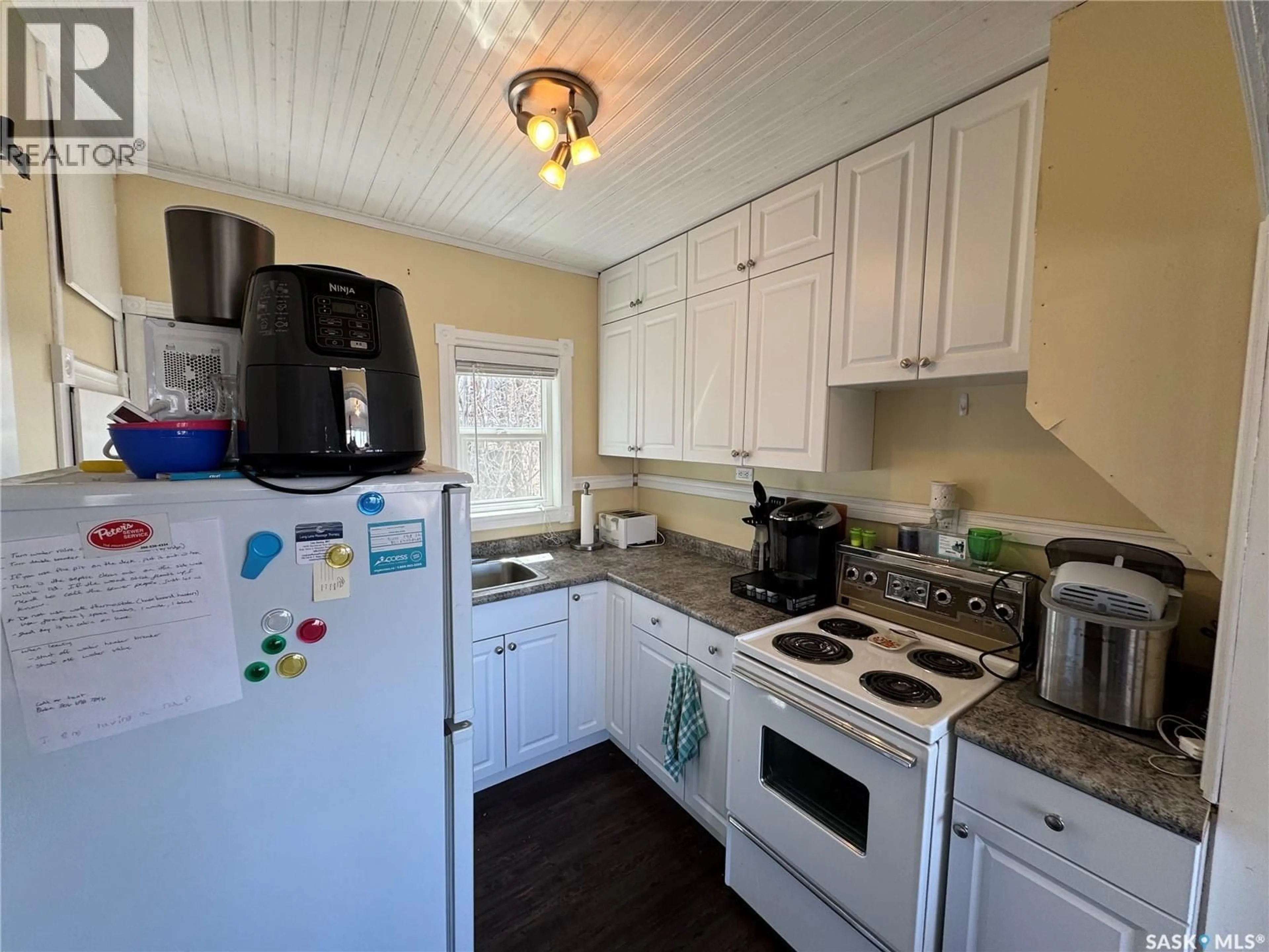 Standard kitchen, unknown for 459 8TH STREET E, Regina Beach Saskatchewan S0G4C0