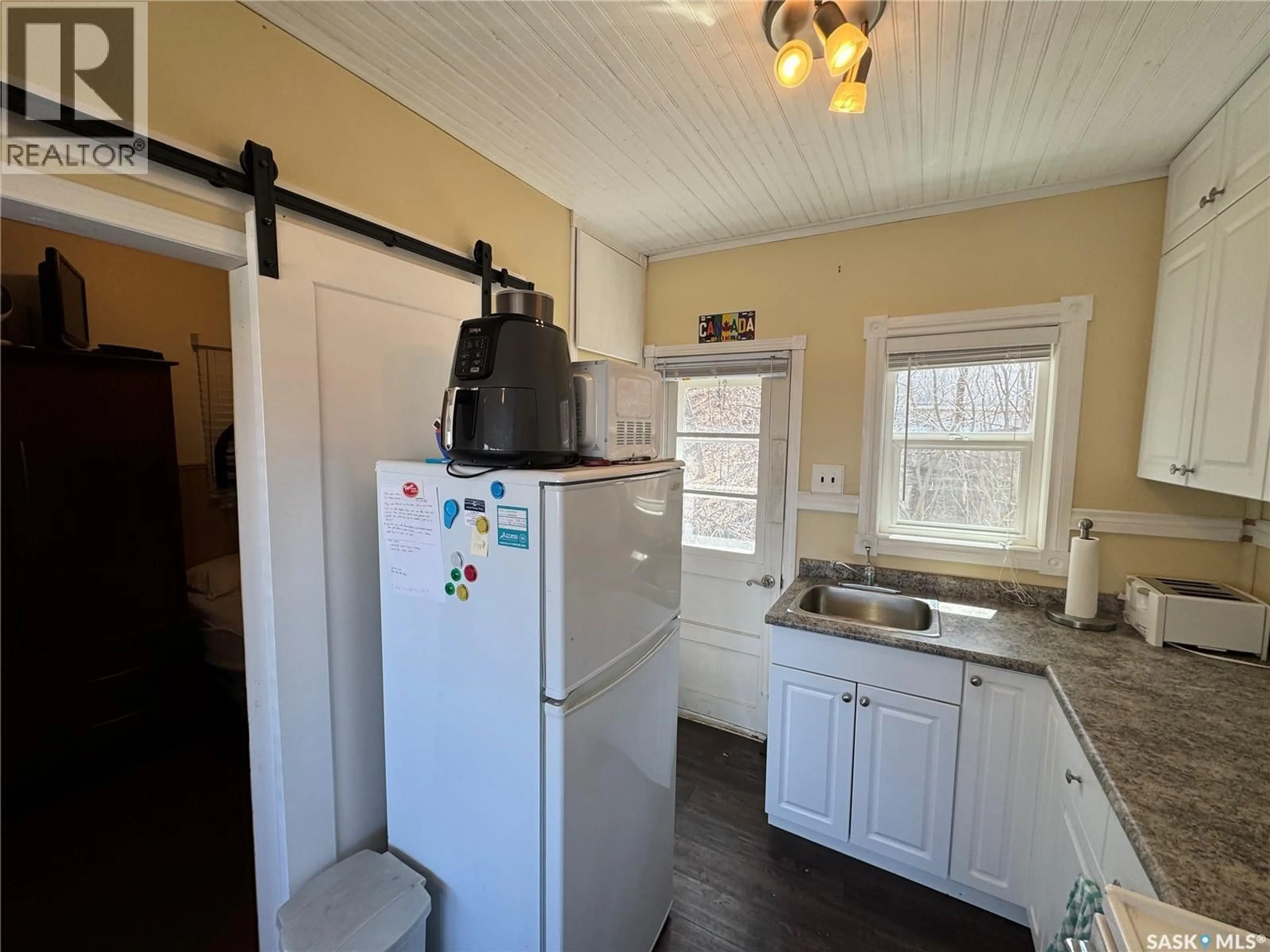 Standard kitchen, unknown for 459 8TH STREET E, Regina Beach Saskatchewan S0G4C0