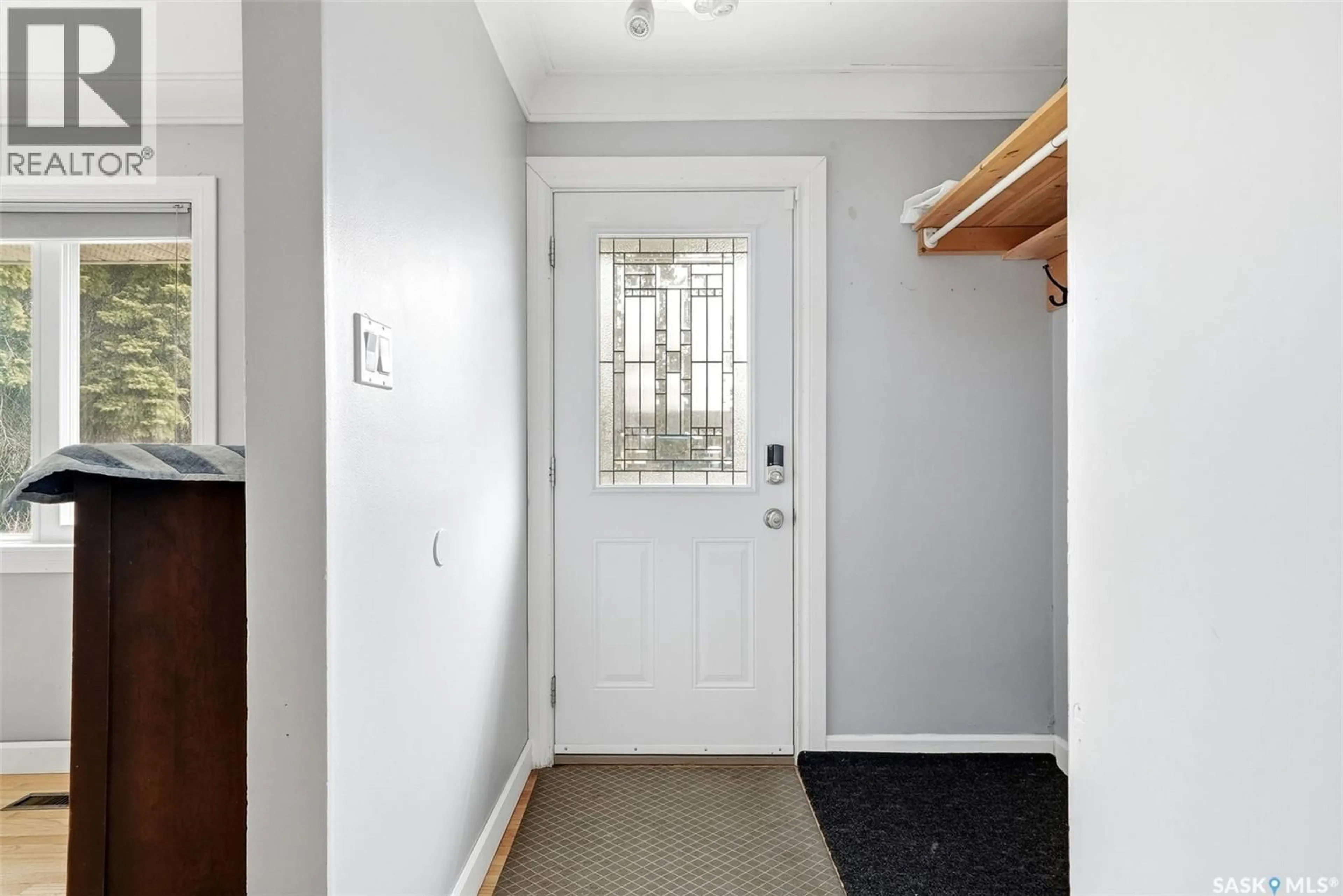 Indoor entryway for 2510 EDWARD STREET, Regina Saskatchewan S4S0M8