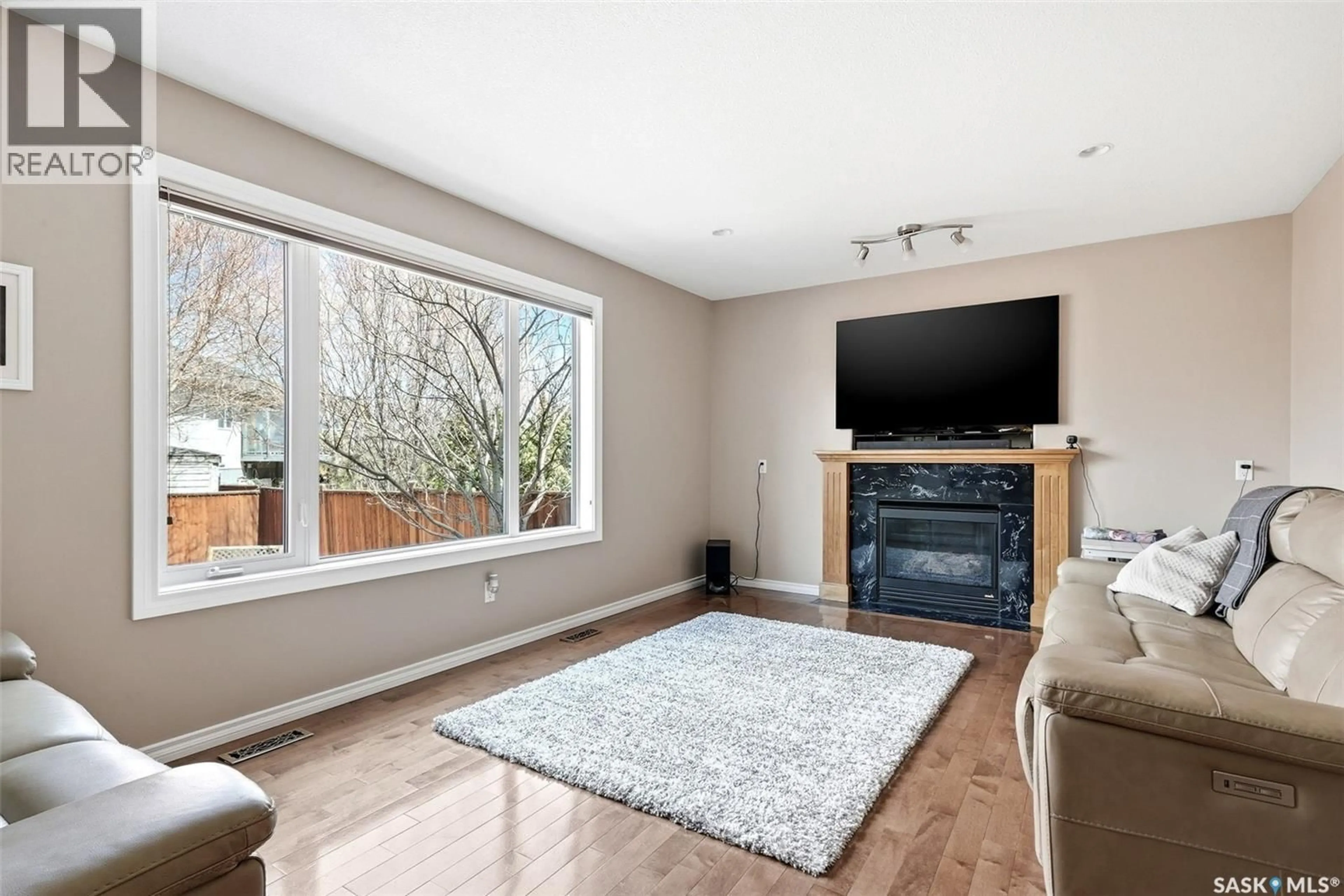 Living room with furniture, unknown for 4914 SCHWARTZ WAY, Regina Saskatchewan S4X4R8