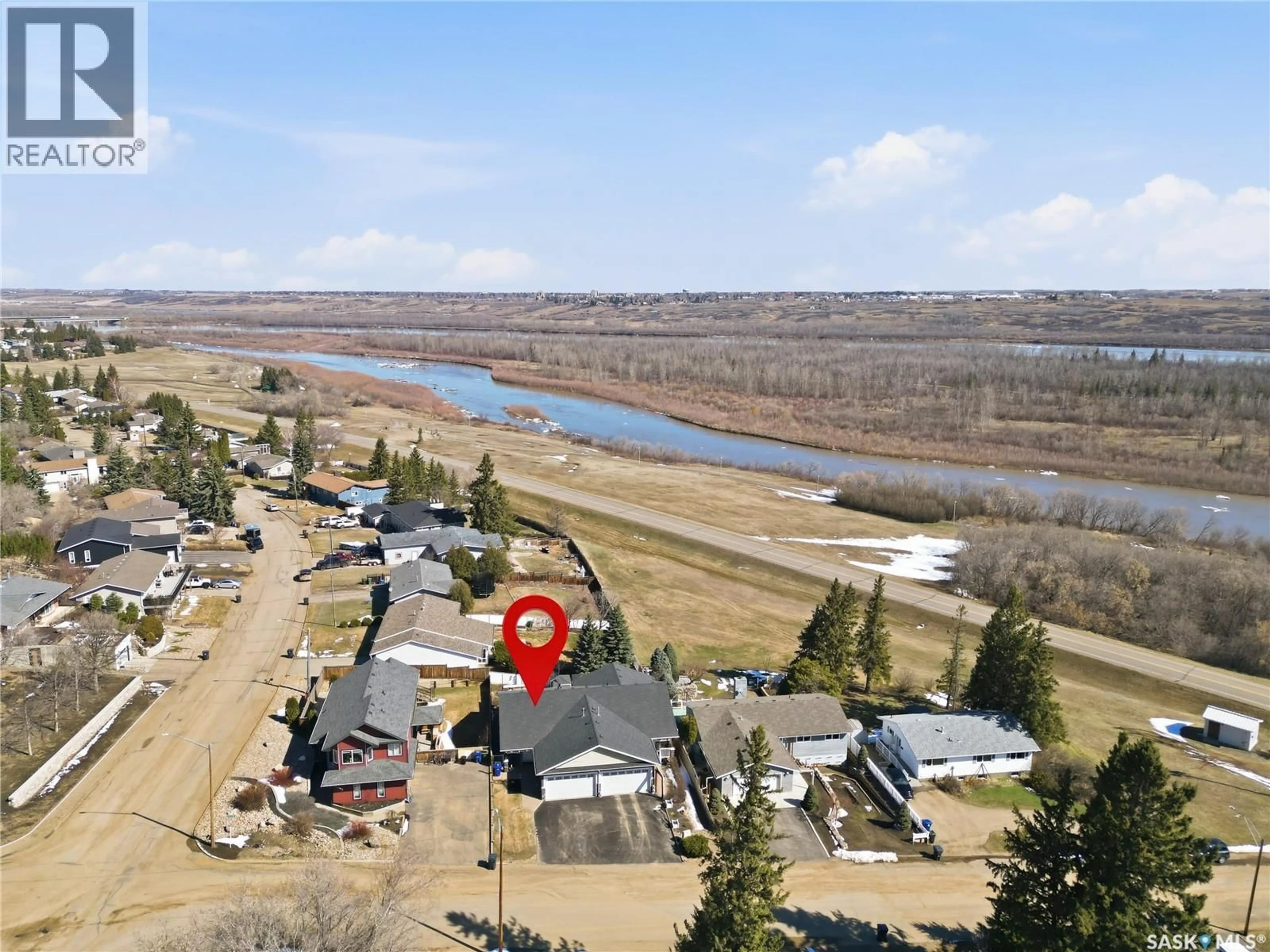 A pic from outside/outdoor area/front of a property/back of a property/a pic from drone, water/lake/river/ocean view for 86 28TH STREET, Battleford Saskatchewan S0M0E0