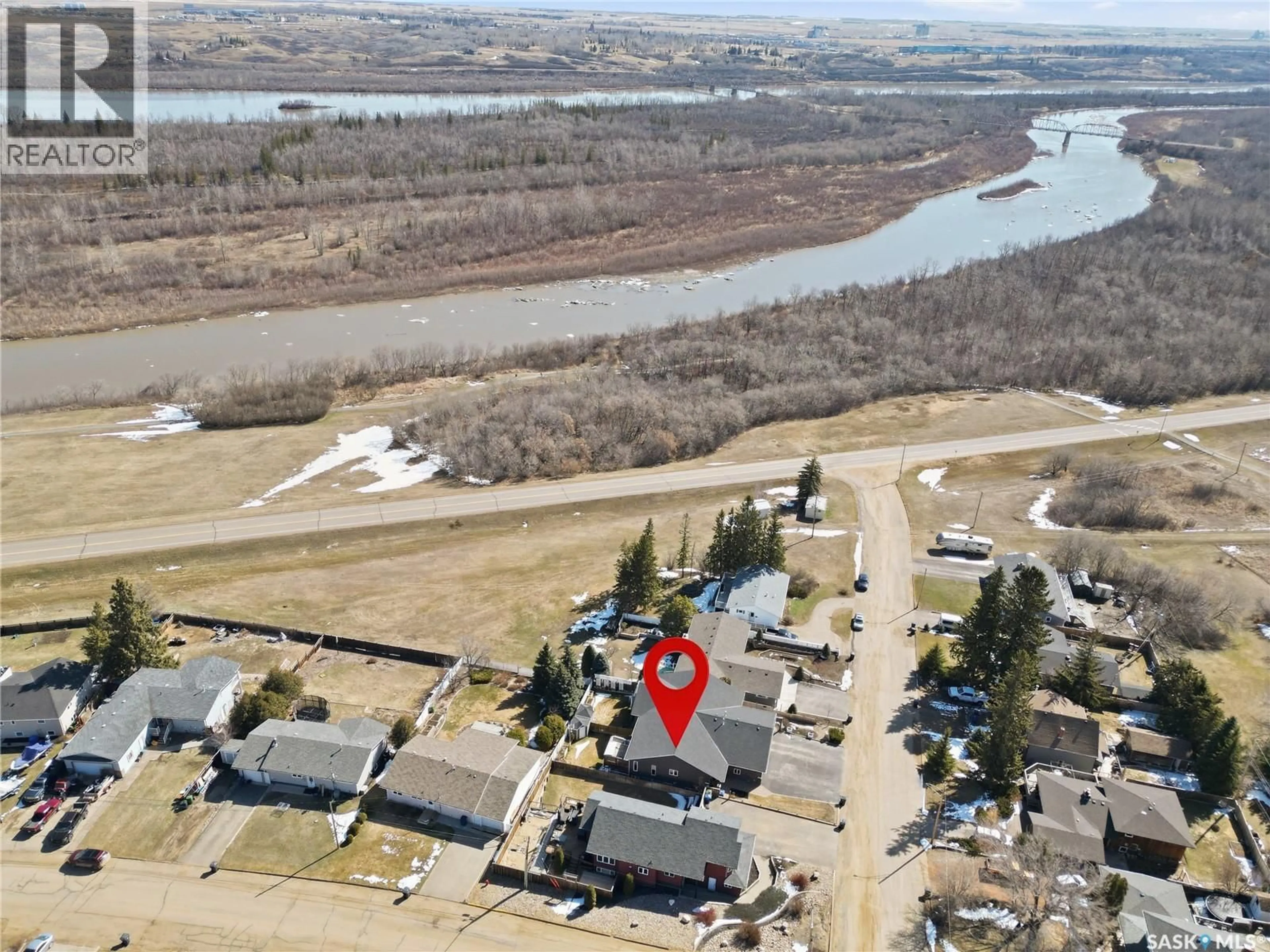 A pic from outside/outdoor area/front of a property/back of a property/a pic from drone, water/lake/river/ocean view for 86 28TH STREET, Battleford Saskatchewan S0M0E0