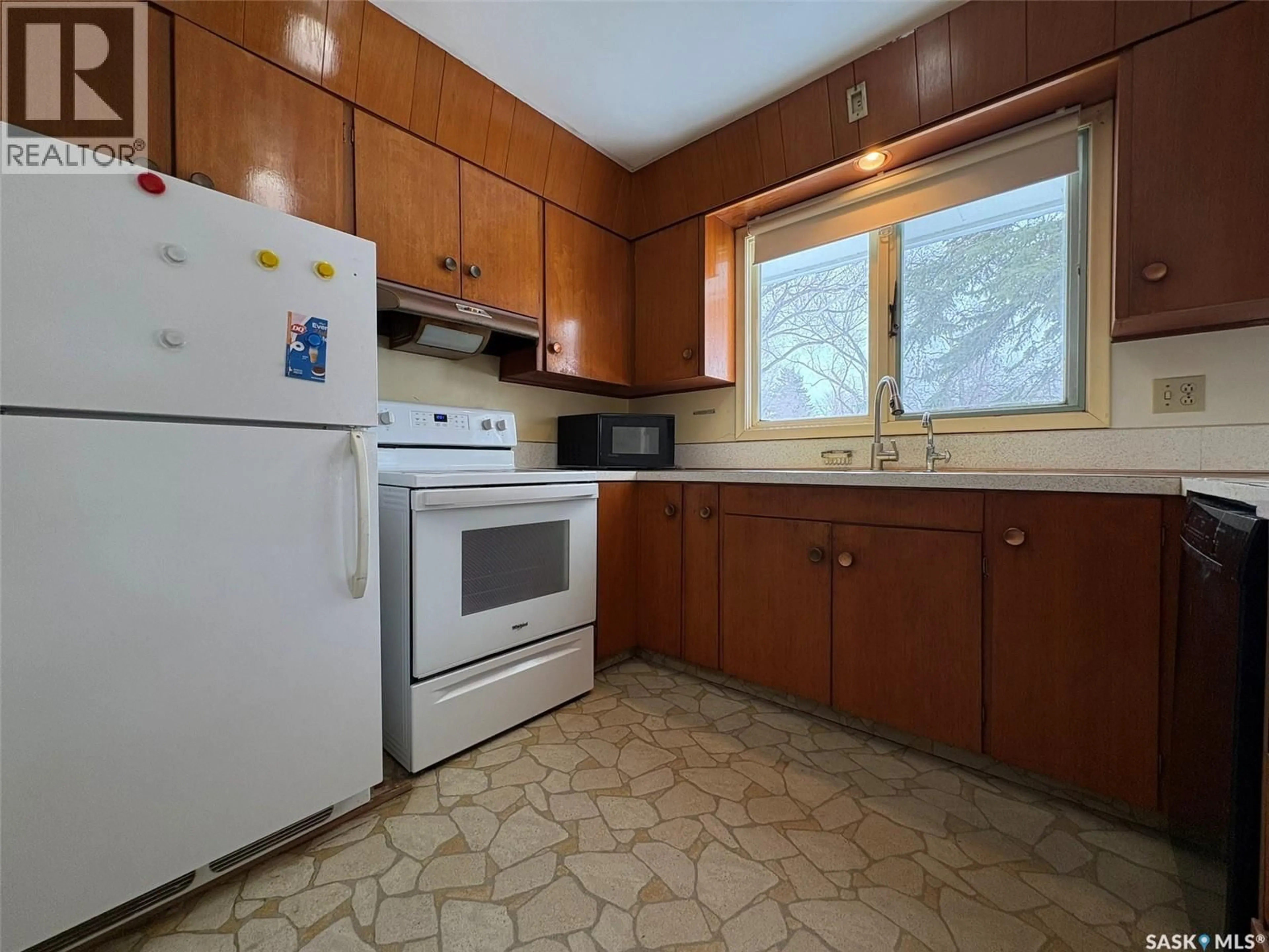 Standard kitchen, unknown for 56 MARSH CRESCENT, Regina Saskatchewan S4S5R5