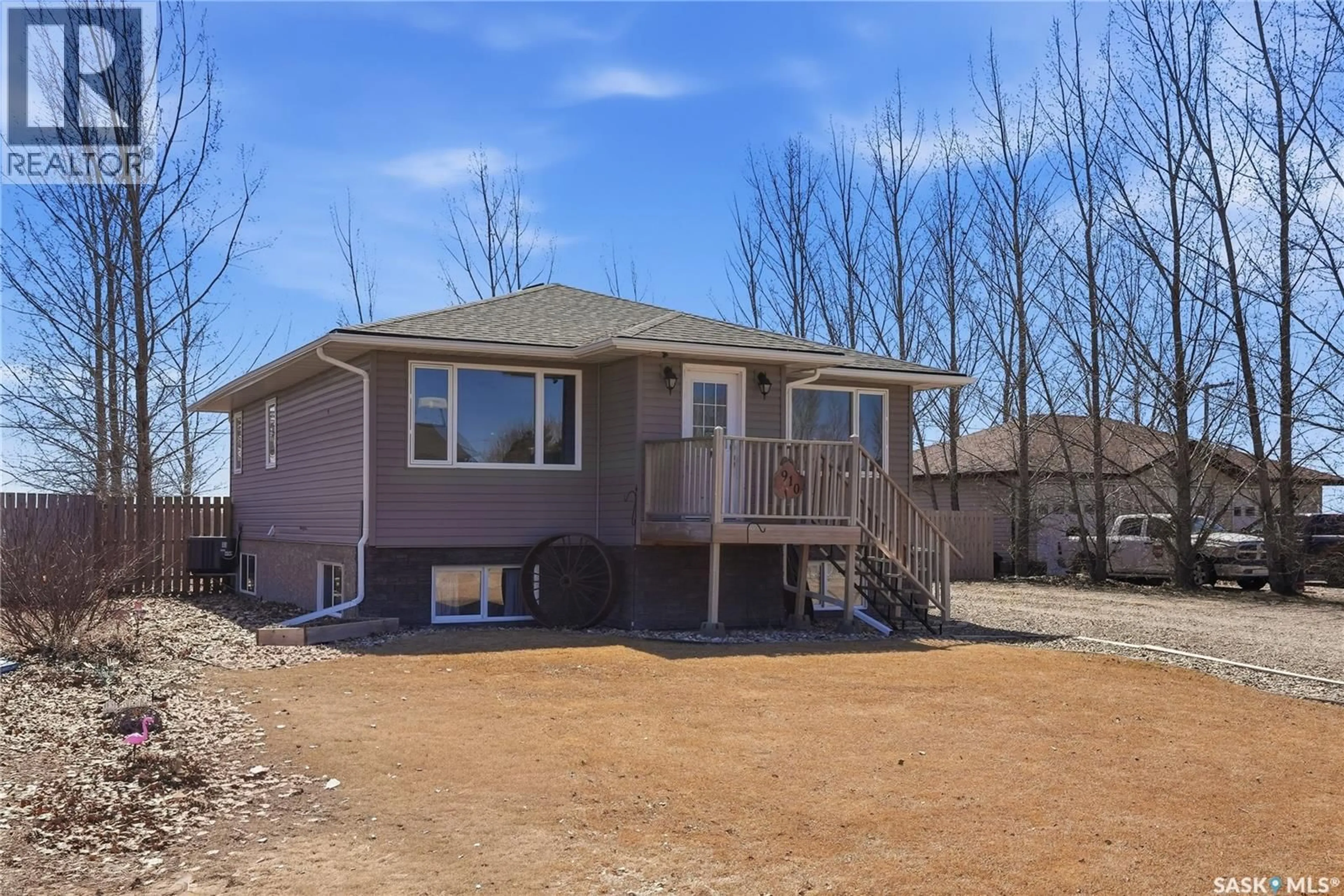Home with vinyl exterior material, unknown for 904 P AVENUE, Perdue Saskatchewan S0K3C0