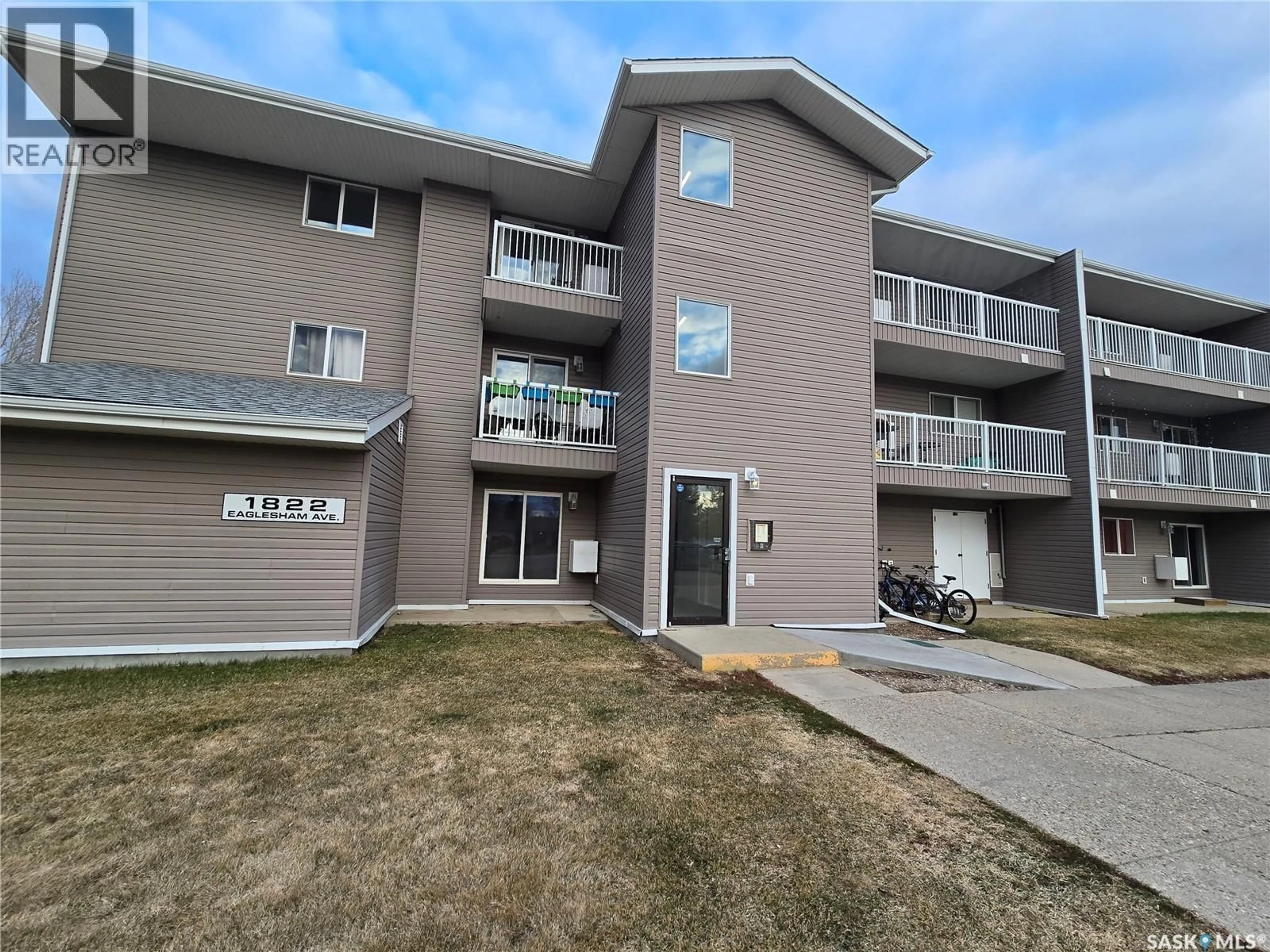 A pic from outside/outdoor area/front of a property/back of a property/a pic from drone, building for 301 - 1822 EAGLESHAM AVENUE, Weyburn Saskatchewan S4H3A8