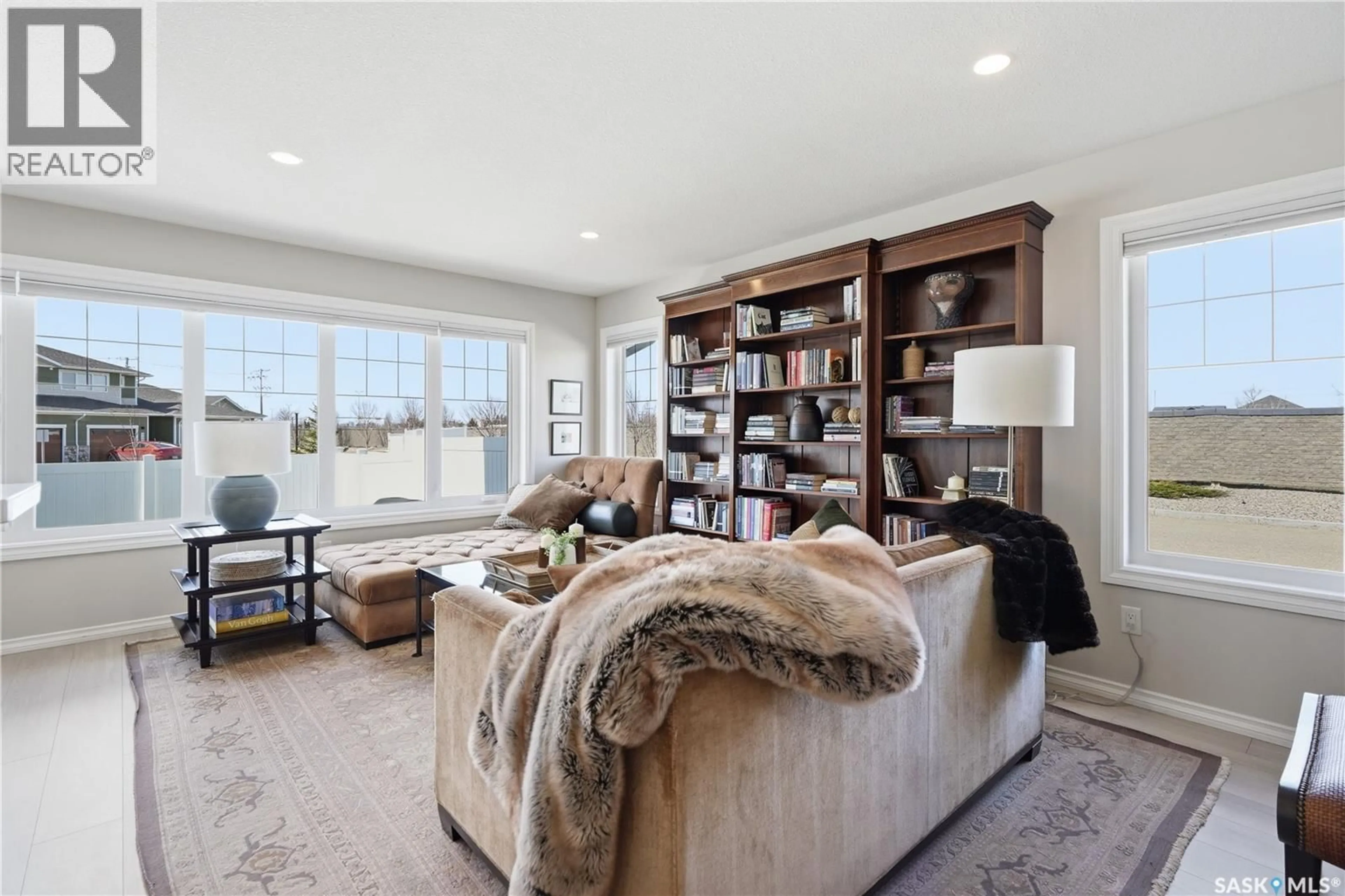 Living room with furniture, unknown for 4000 - 337 SANDHILL CRESCENT, Regina Saskatchewan S4V3N4
