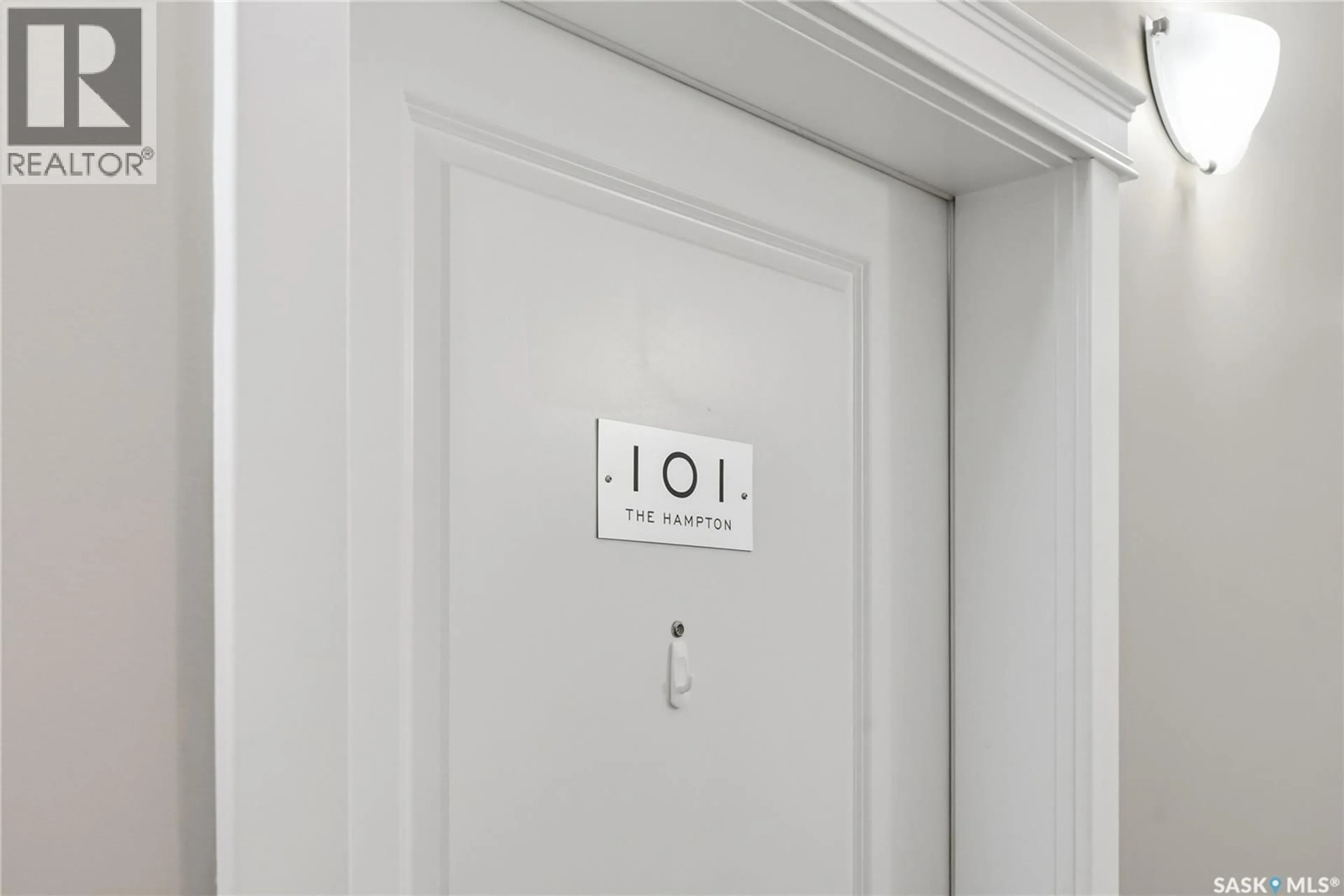 Indoor foyer for 101 110 HAMPTON CIRCLE, Saskatoon Saskatchewan S7R0C5