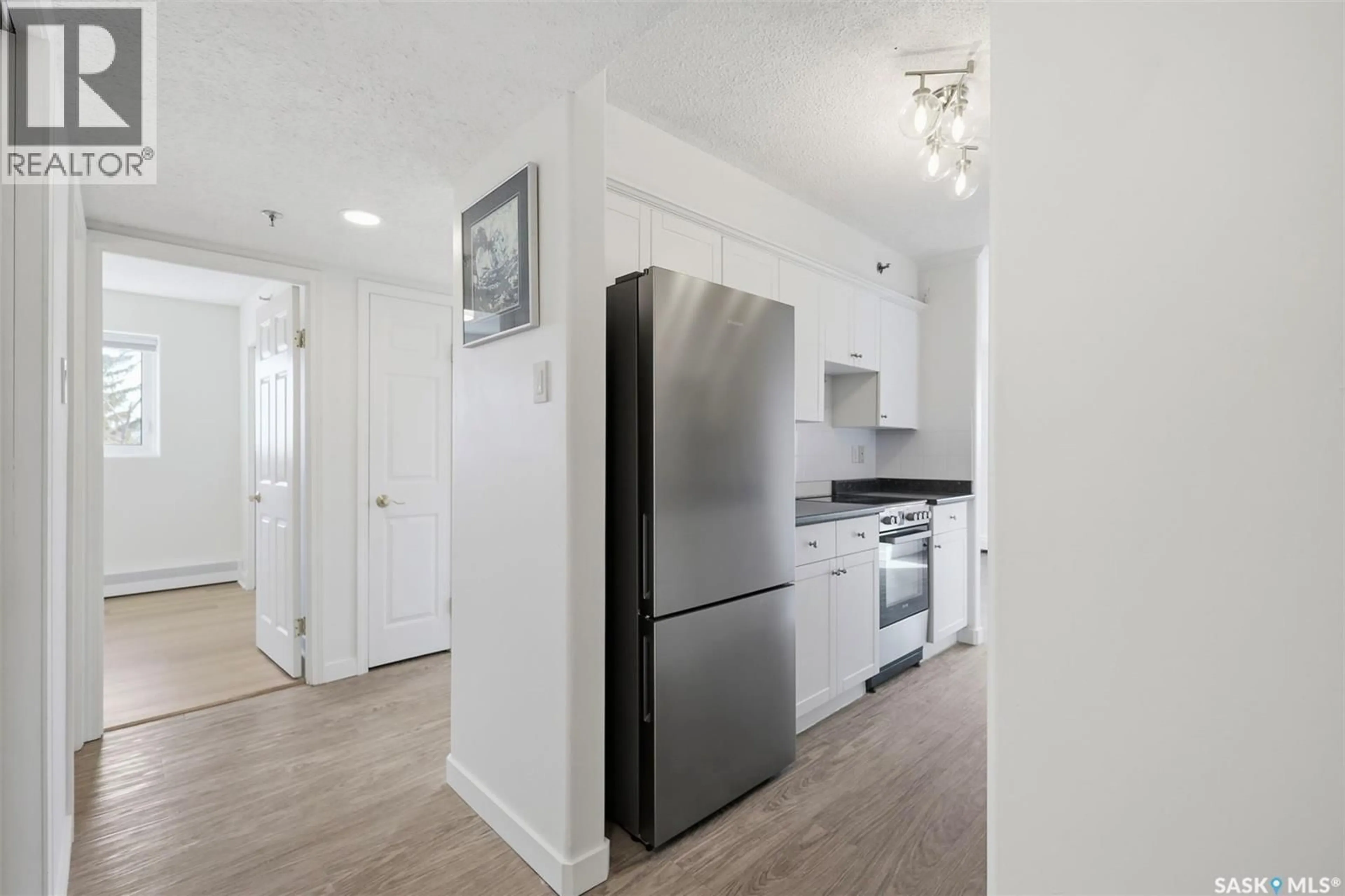 Standard kitchen, unknown for 501 717 VICTORIA AVENUE, Saskatoon Saskatchewan S7N2T5
