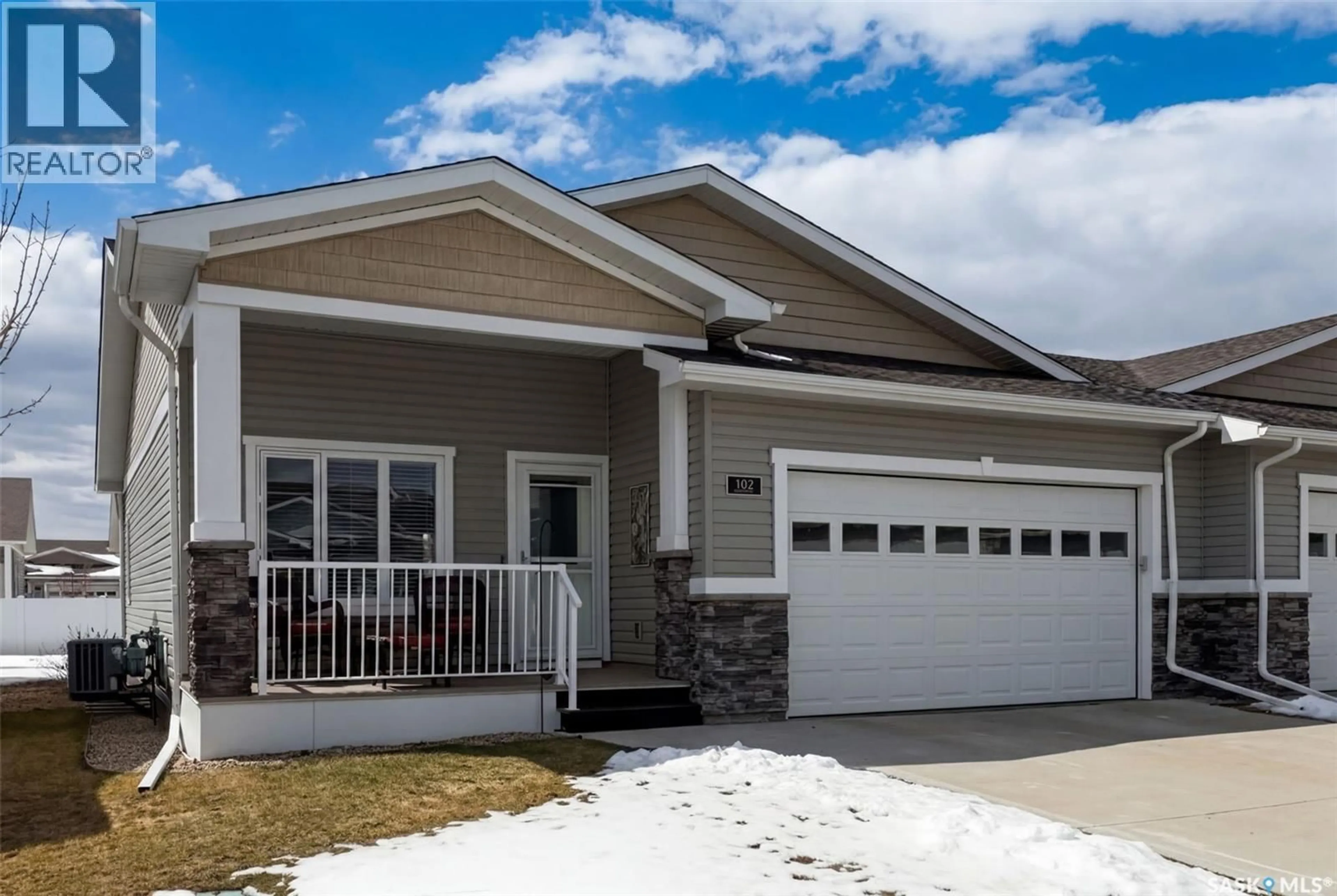 Home with vinyl exterior material, street for 959 - 102 BRADLEY STREET, Moose Jaw Saskatchewan S6H5Y4