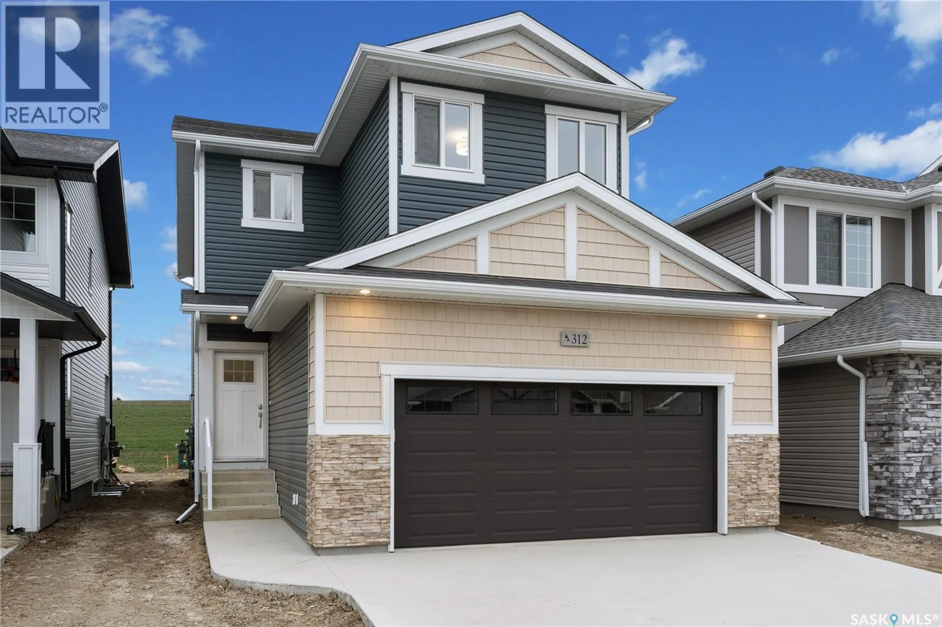 Home with vinyl exterior material, street for 782 NAZARALI UNION, Saskatoon Saskatchewan S7V1X4