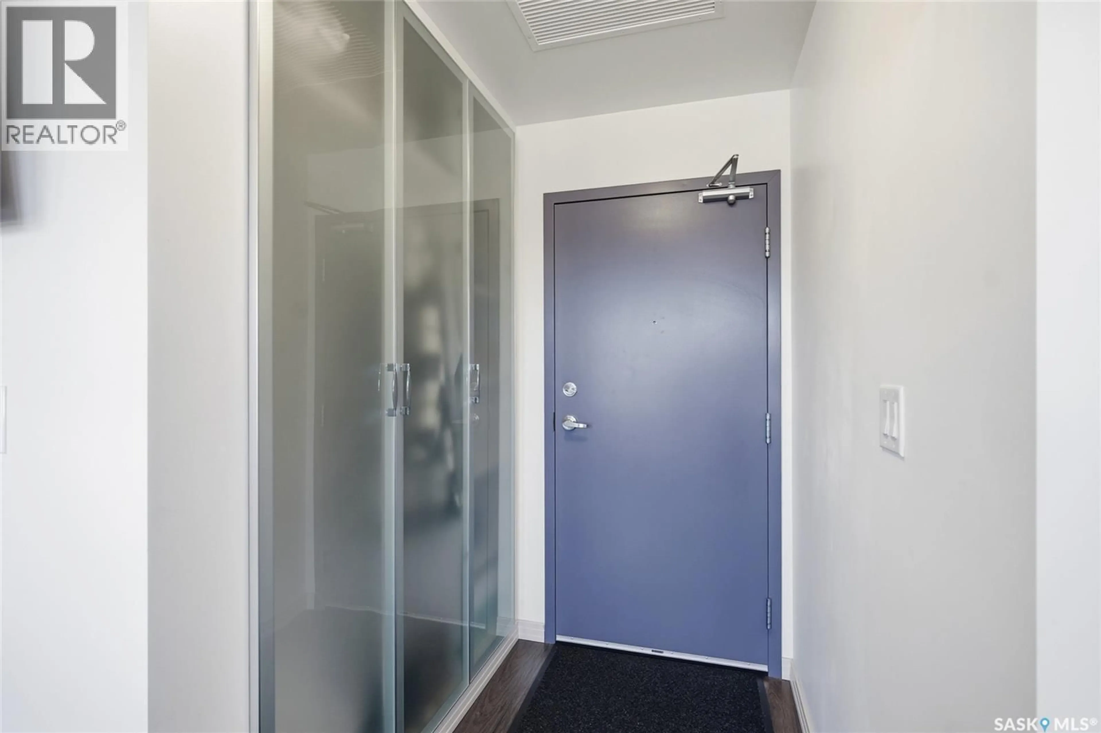 Indoor foyer for 218 223 EVERGREEN SQUARE, Saskatoon Saskatchewan S7M4T2