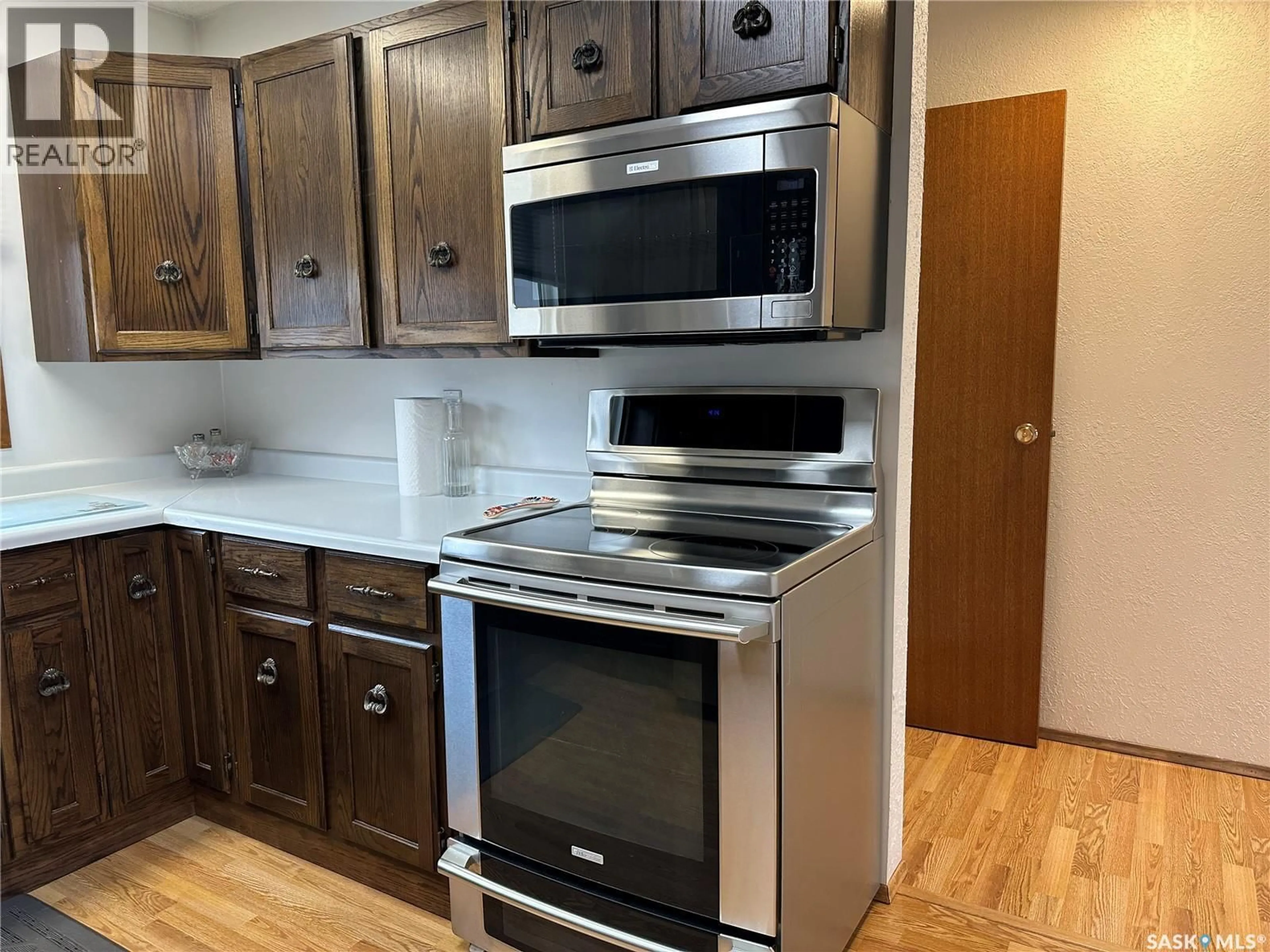 Standard kitchen, wood/laminate floor for 606 STAVELEY CRESCENT, Weyburn Saskatchewan S4H2T6
