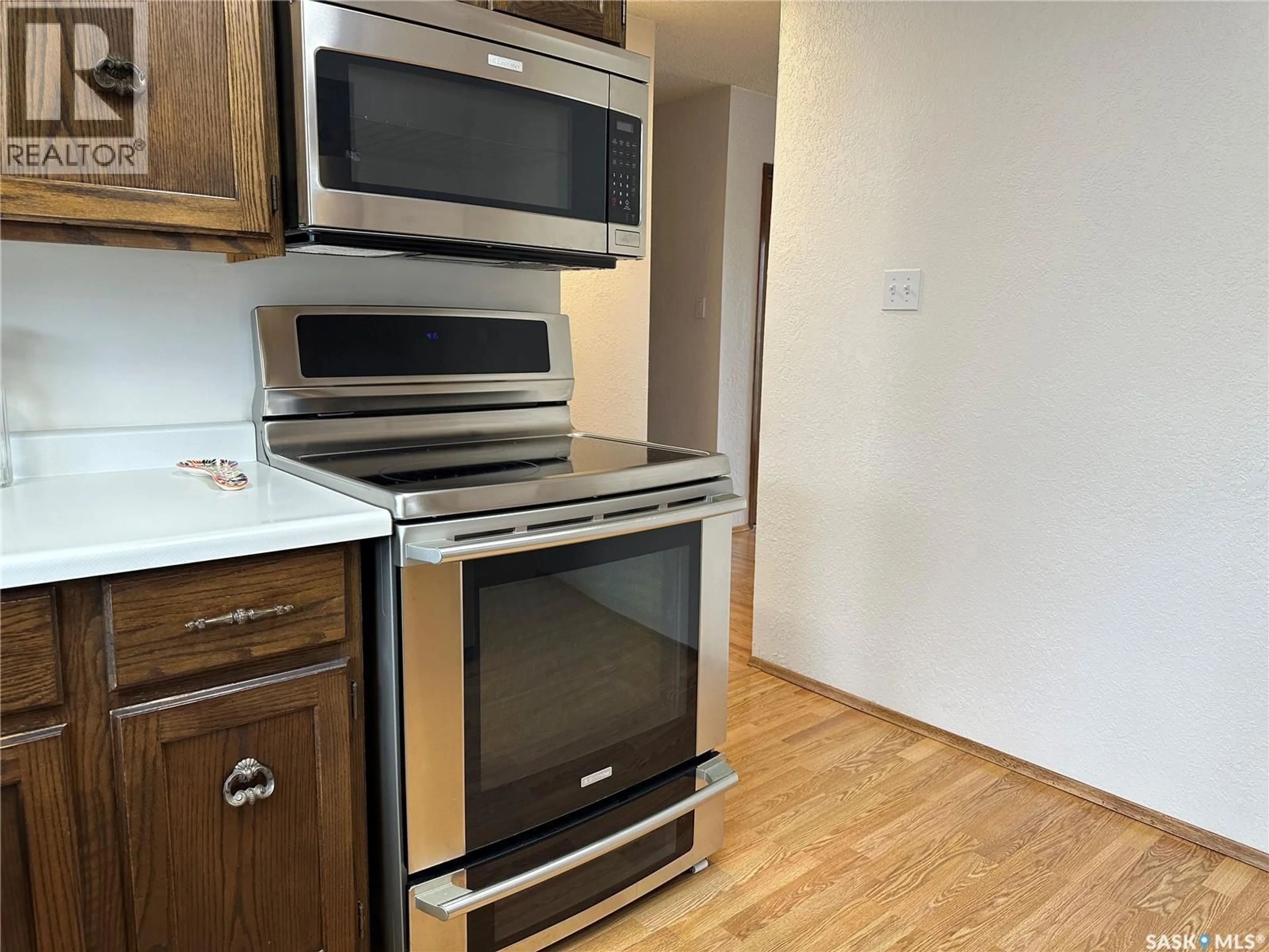 Standard kitchen, wood/laminate floor for 606 STAVELEY CRESCENT, Weyburn Saskatchewan S4H2T6