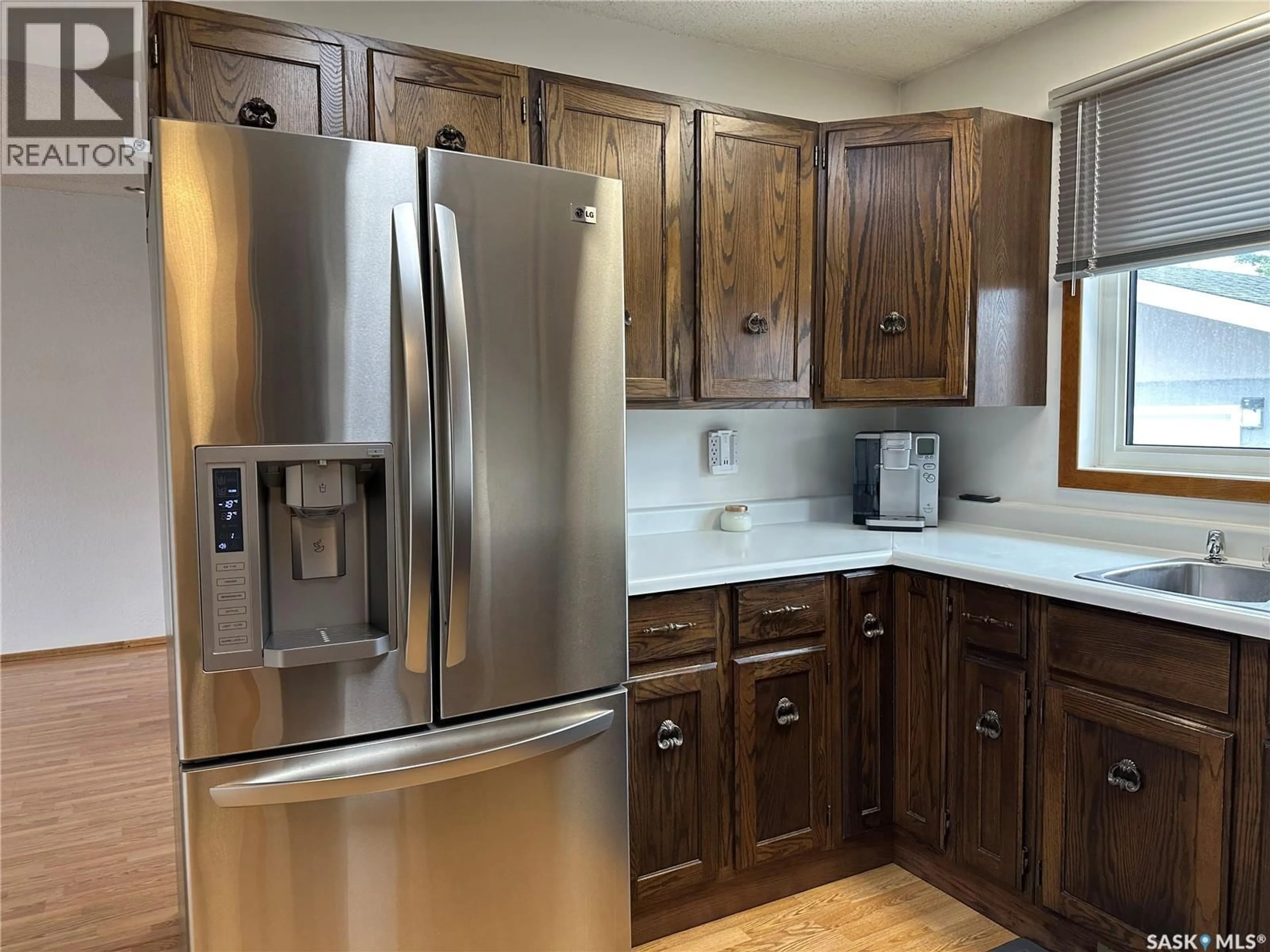 Standard kitchen, unknown for 606 STAVELEY CRESCENT, Weyburn Saskatchewan S4H2T6