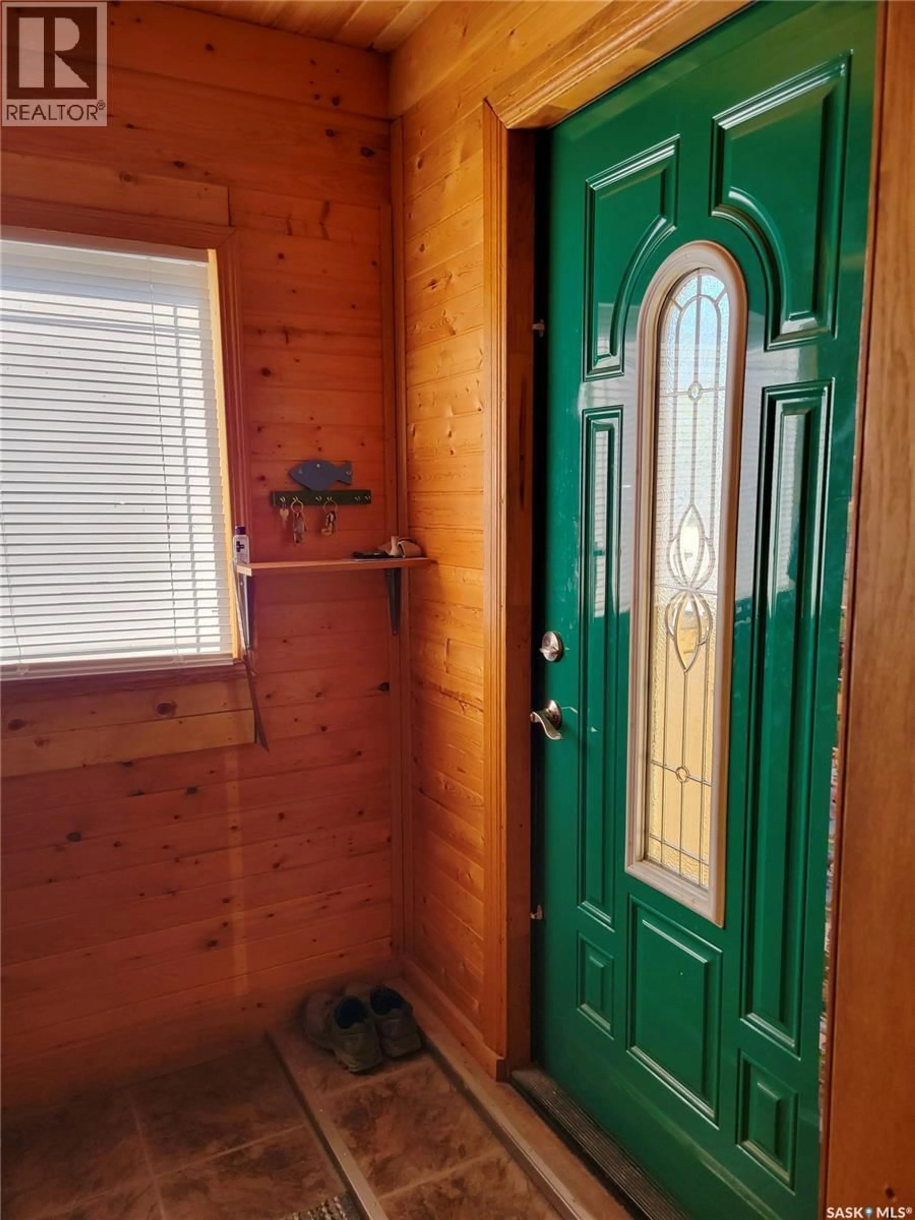 Indoor entryway for 1517 3RD STREET, Estevan Saskatchewan S4A0S5