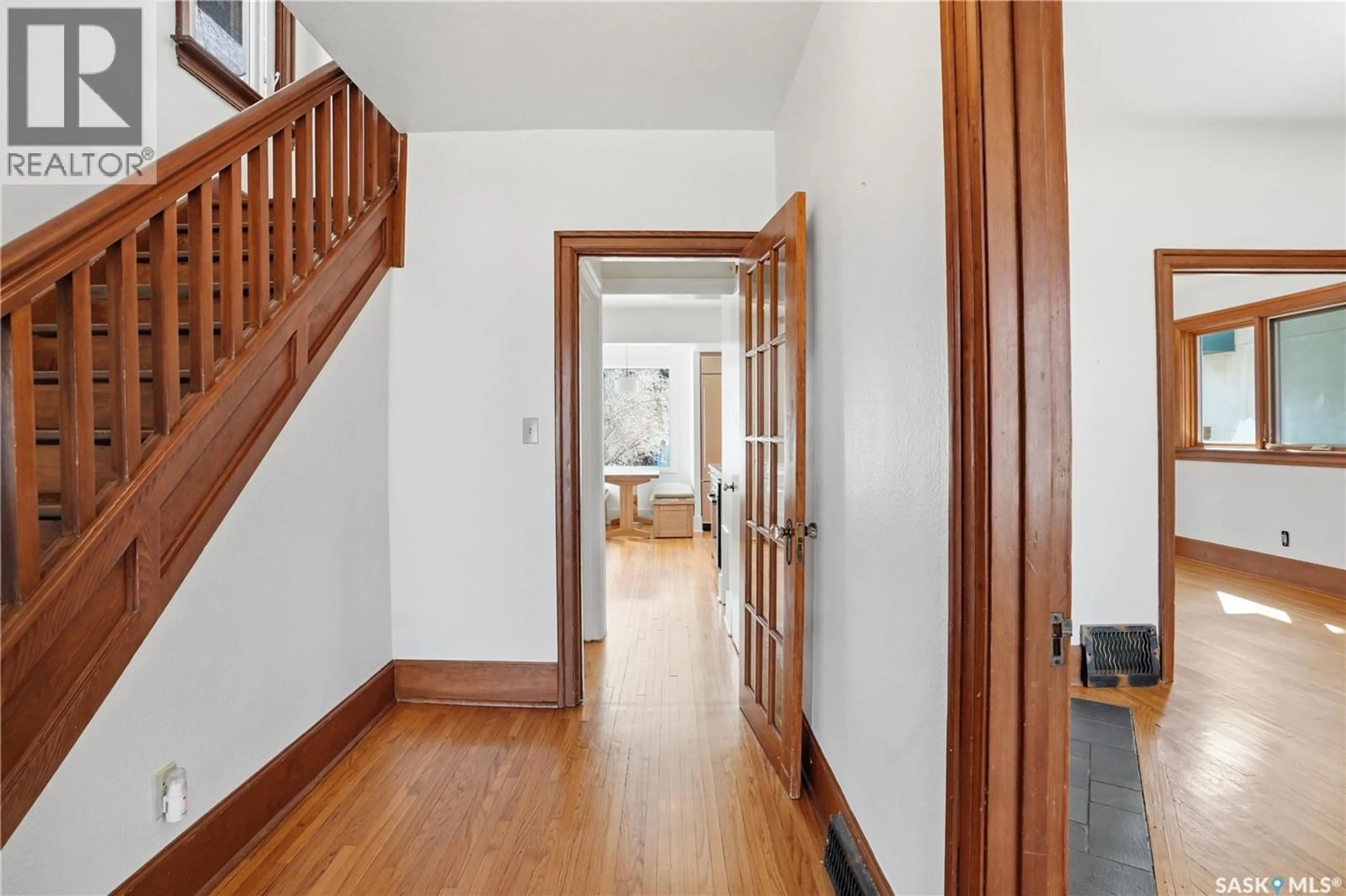 Indoor foyer for 309 ALBERT AVENUE, Saskatoon Saskatchewan S7N1E9