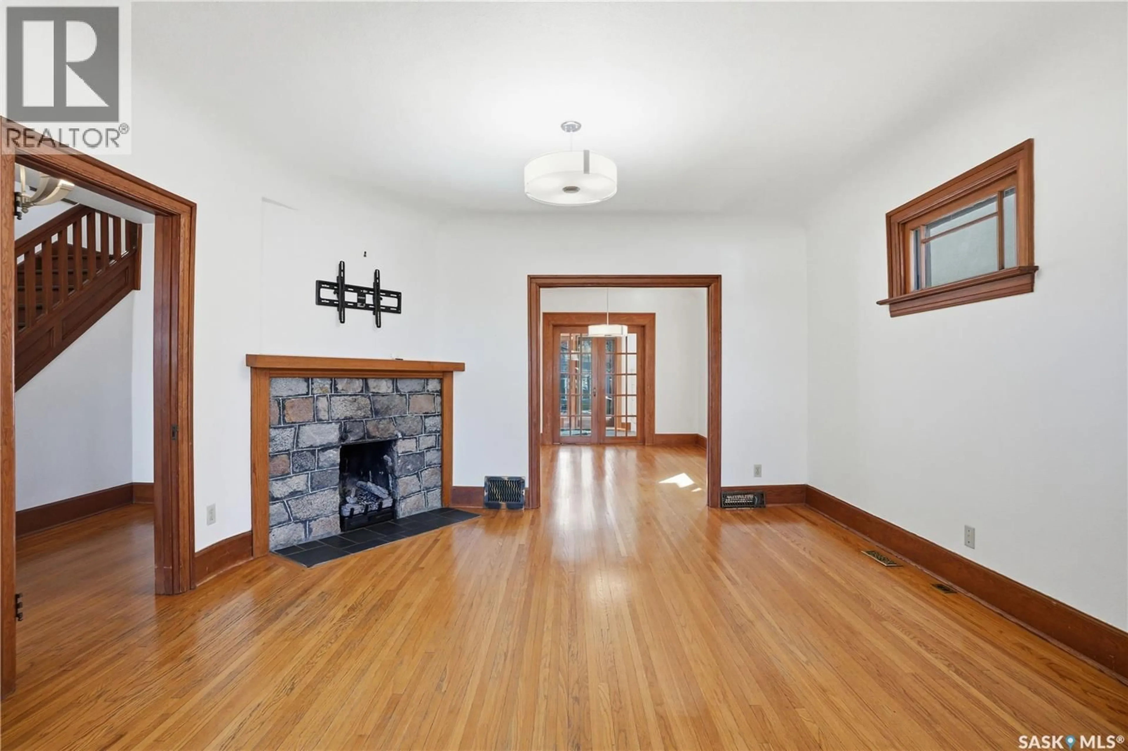 Indoor foyer for 309 ALBERT AVENUE, Saskatoon Saskatchewan S7N1E9