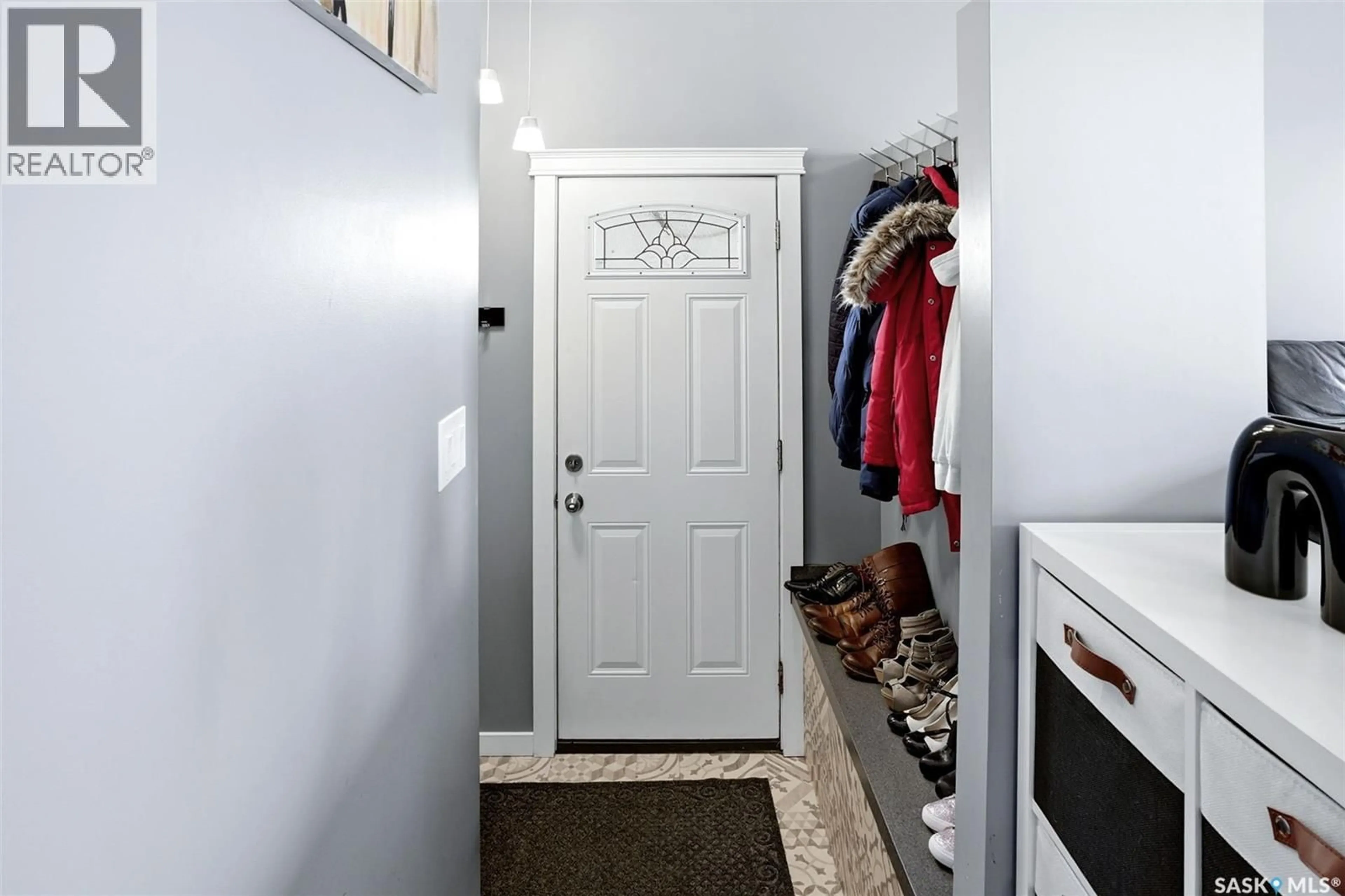 Indoor entryway for 7203 LAWRENCE DRIVE, Regina Saskatchewan S4X3X7
