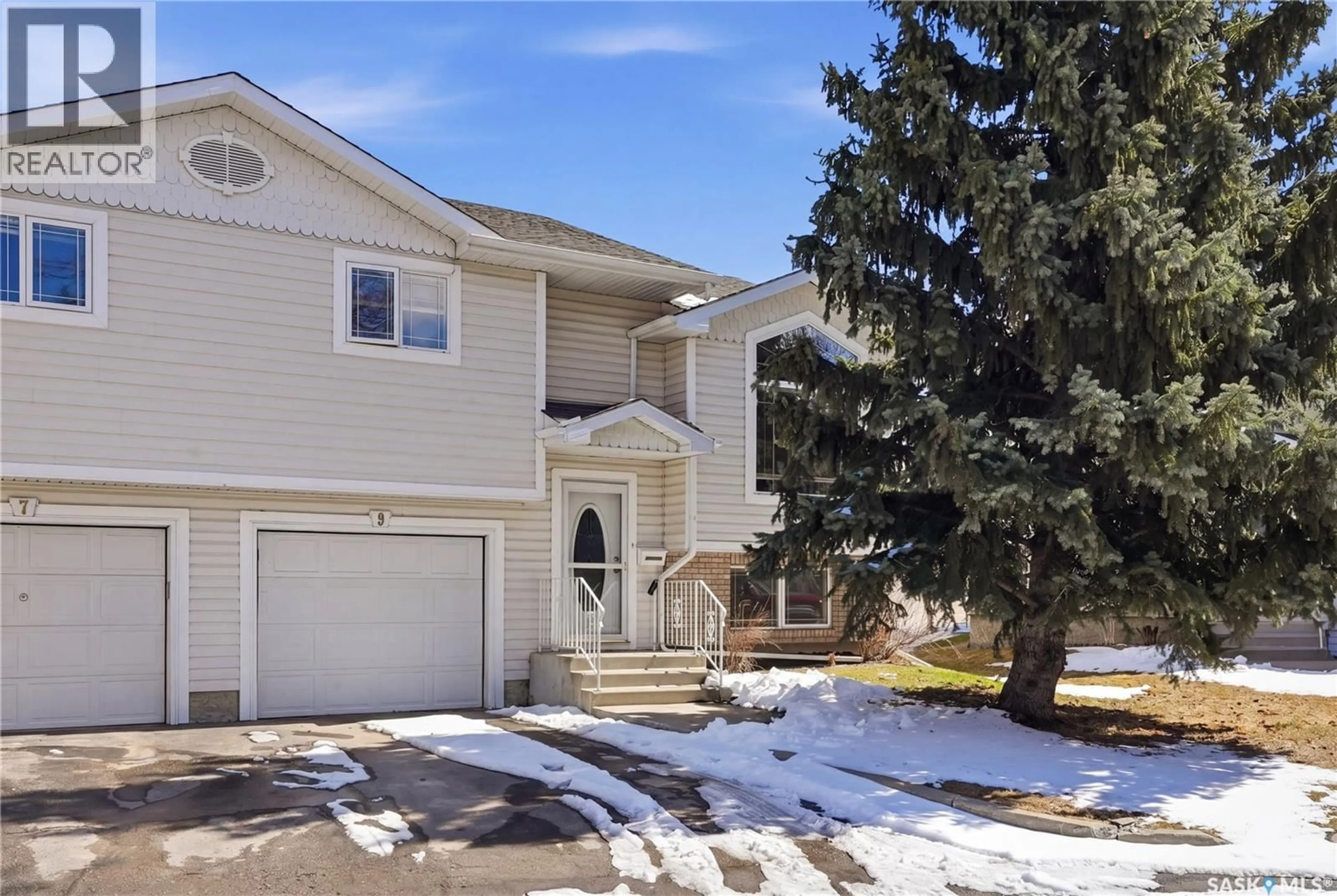 Home with vinyl exterior material, street for 9 605 PEREHUDOFF CRESCENT, Saskatoon Saskatchewan S7N4N7