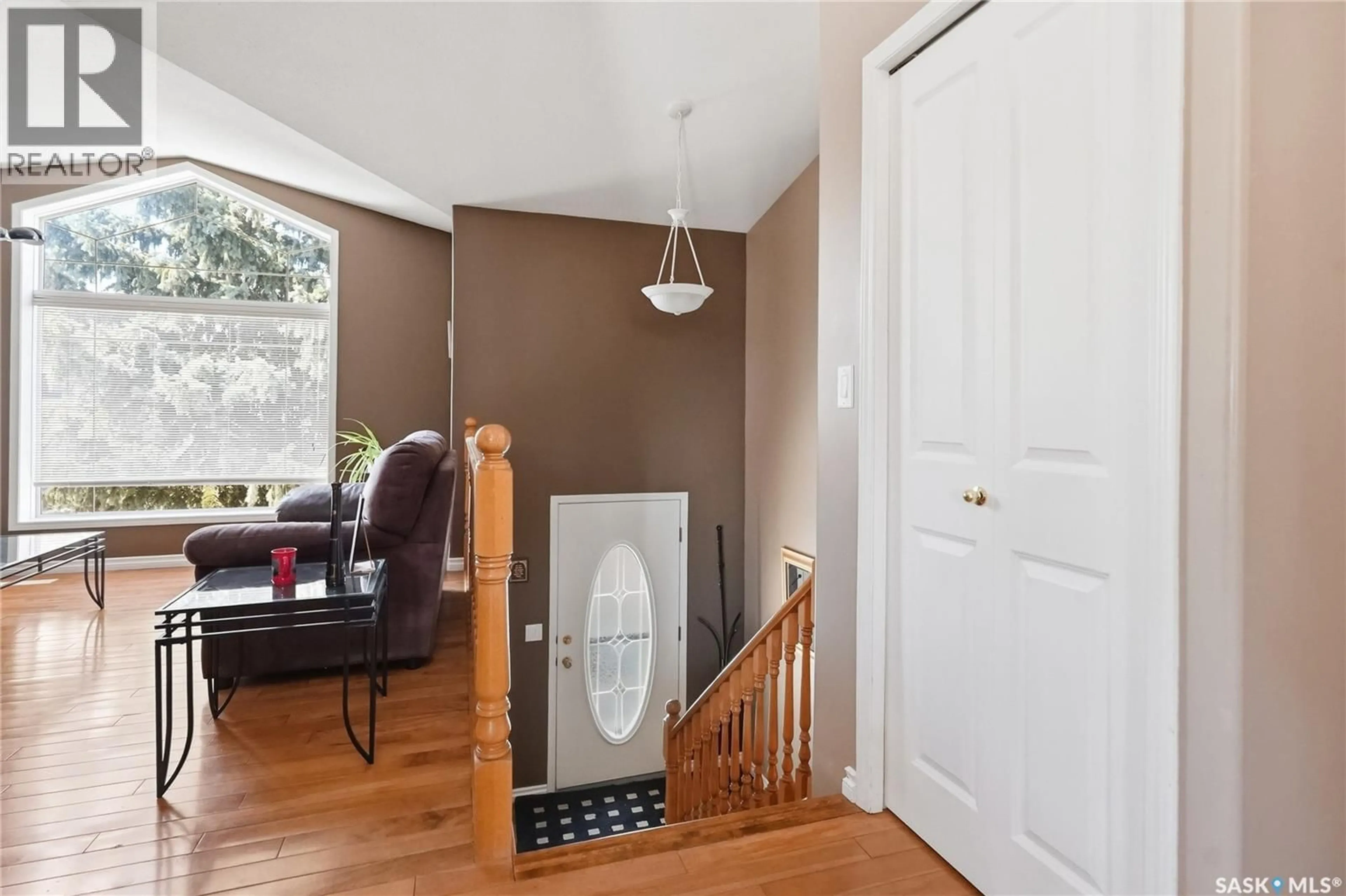 Indoor entryway for 9 605 PEREHUDOFF CRESCENT, Saskatoon Saskatchewan S7N4N7