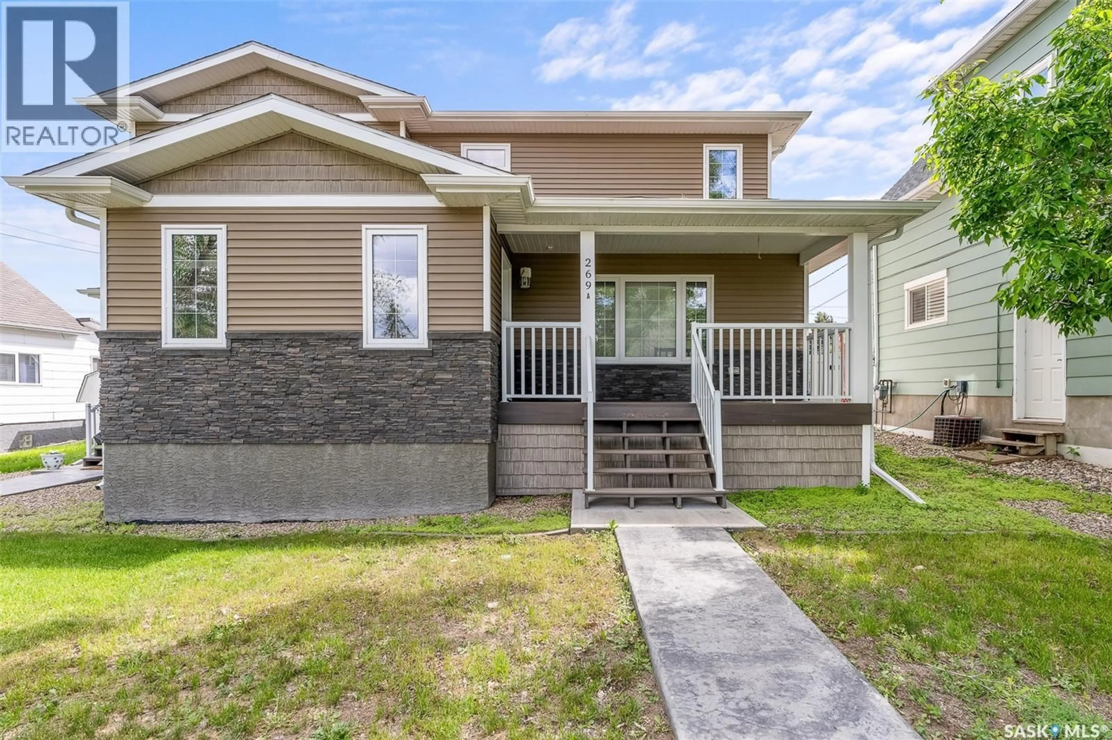 Home with vinyl exterior material, street for 269 HIGH STREET, Moose Jaw Saskatchewan S6H0C4