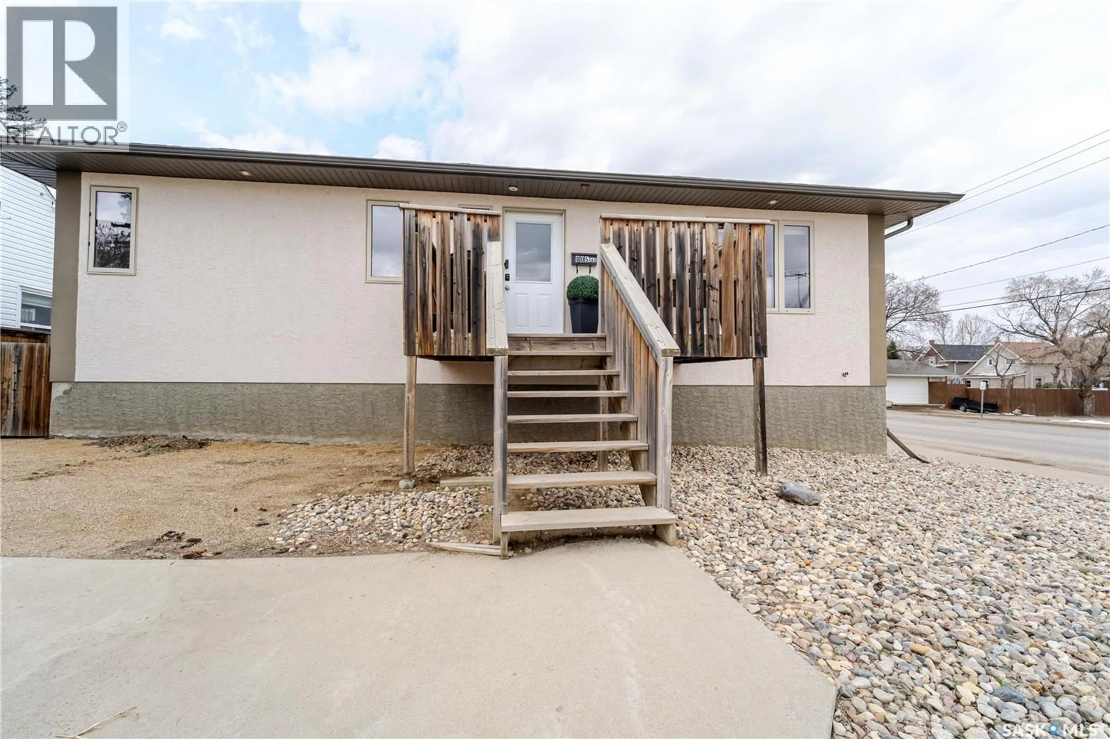 Unknown for 805 4TH AVENUE, Moose Jaw Saskatchewan S6H3W8