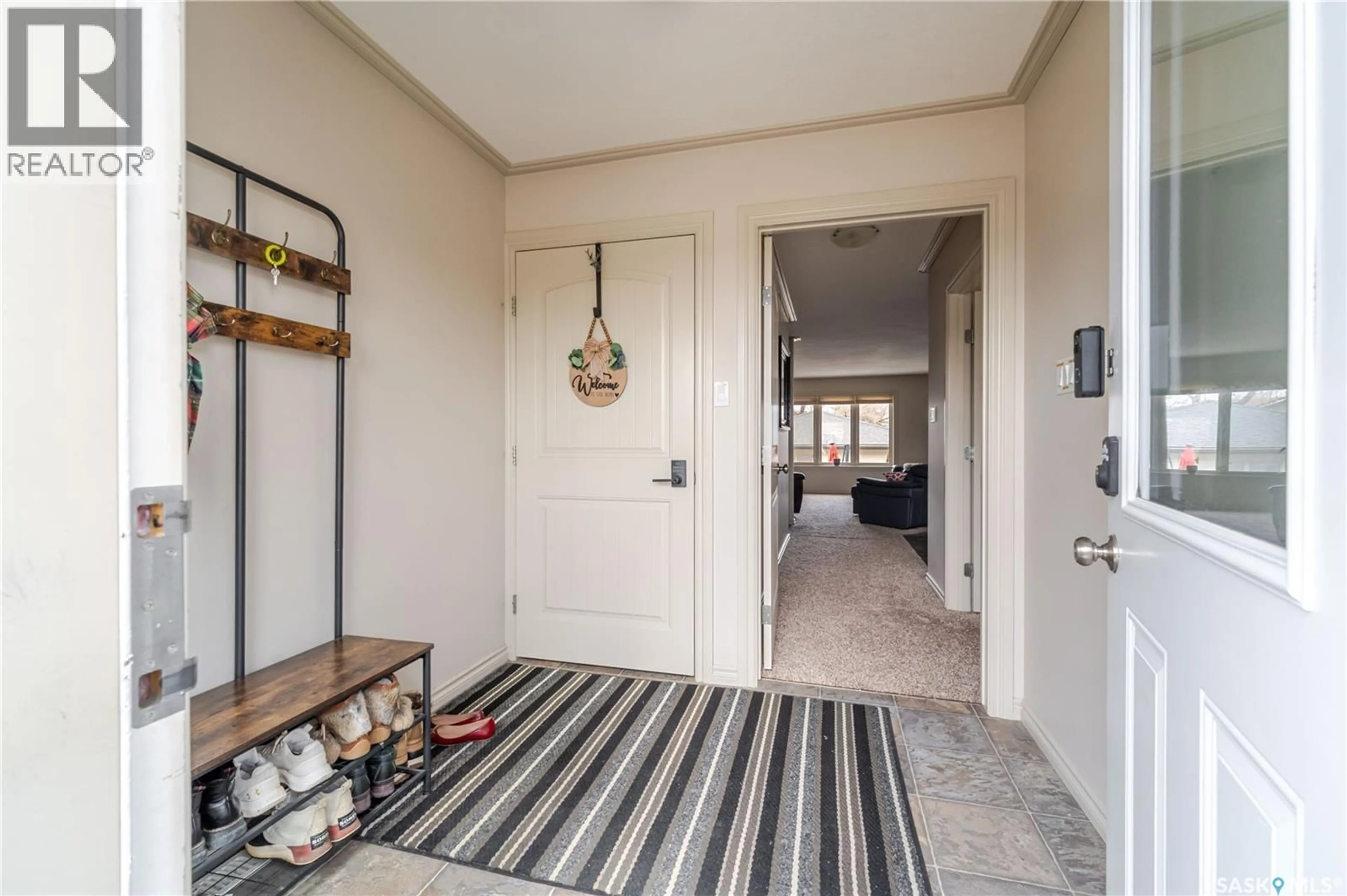 Indoor entryway for 805 4TH AVENUE, Moose Jaw Saskatchewan S6H3W8