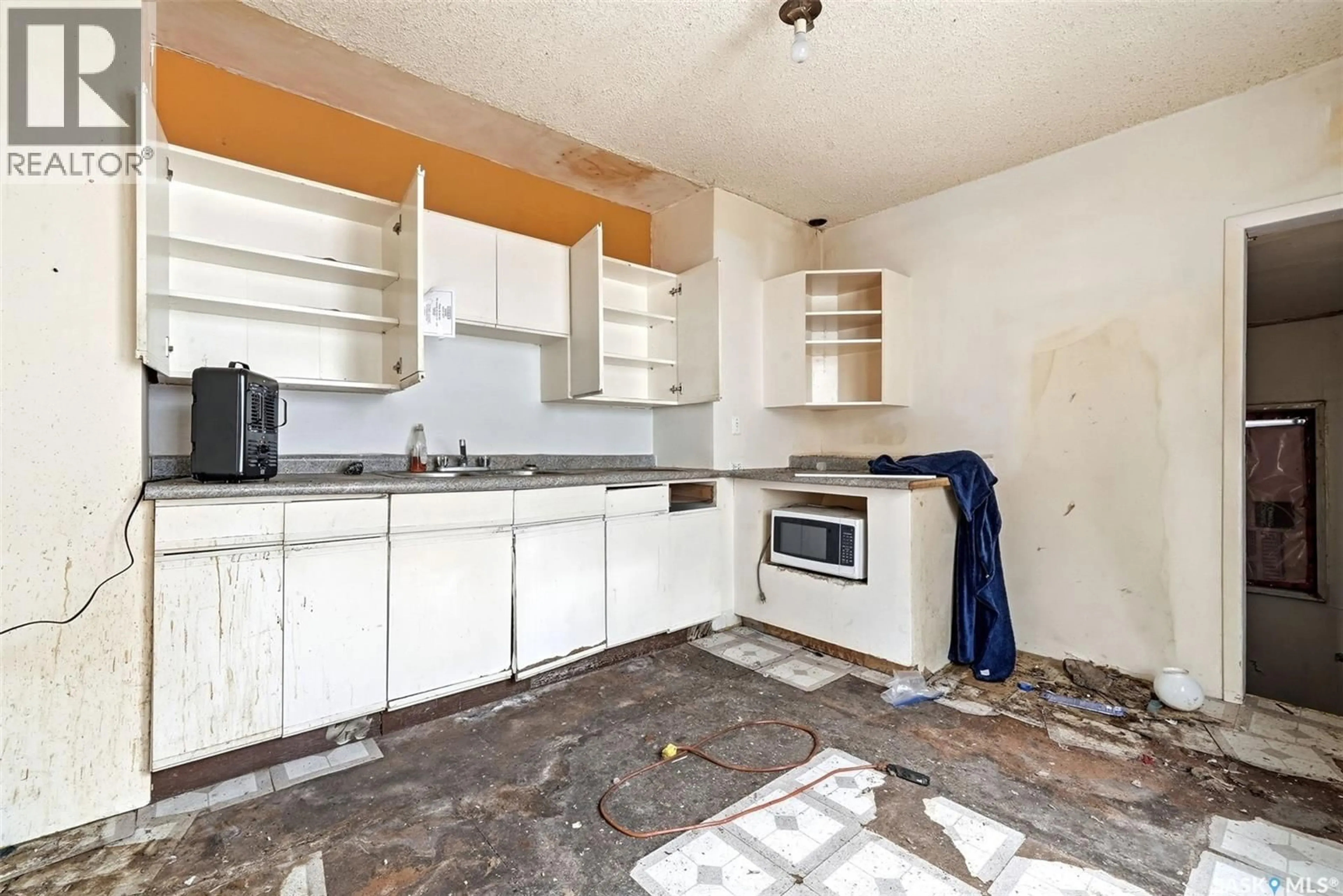 Standard kitchen, unknown for 2221 ATKINSON STREET, Regina Saskatchewan S4N3X2
