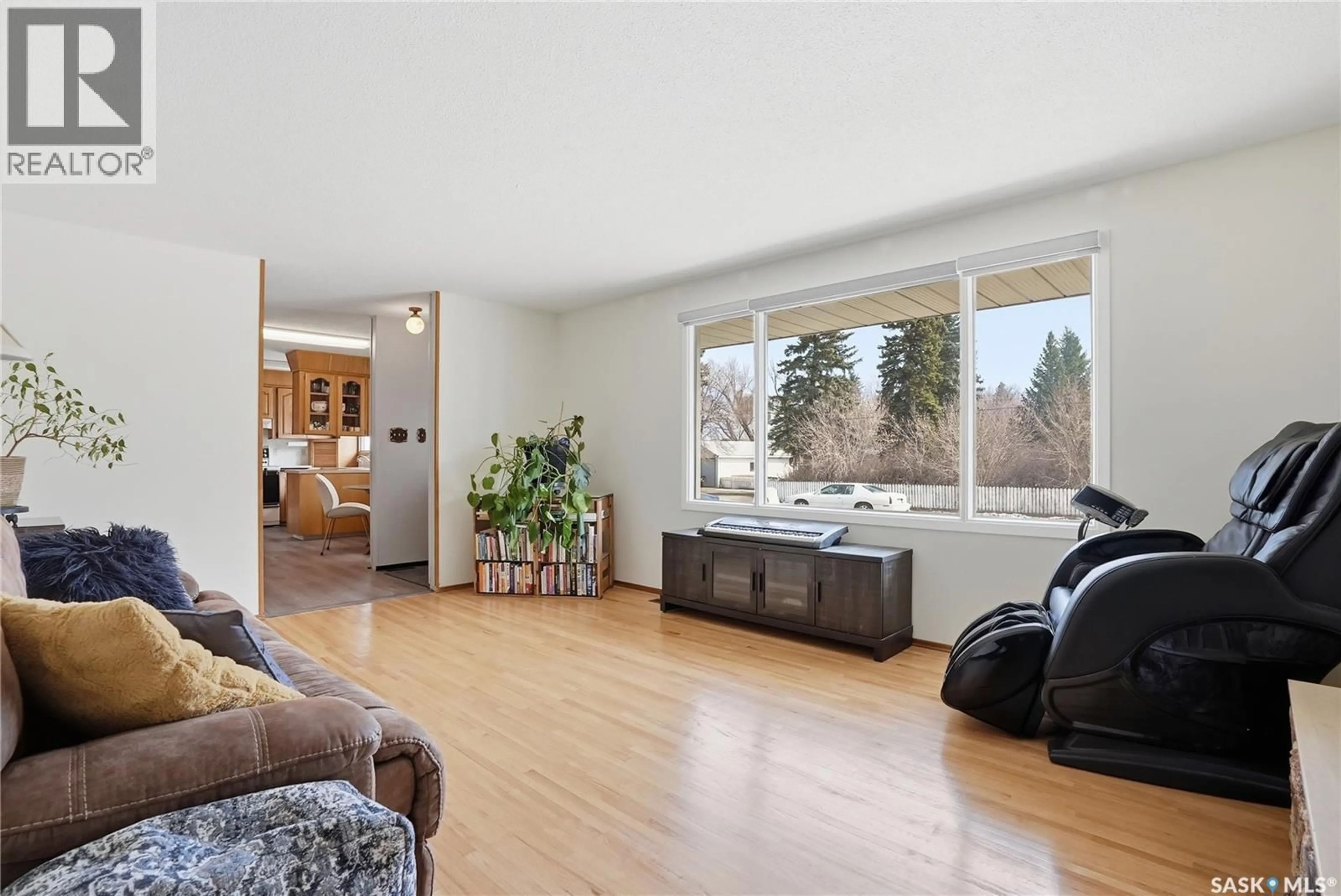 Living room with furniture, unknown for 1117 ELEVATOR ROAD, Saskatoon Saskatchewan S7M3X1