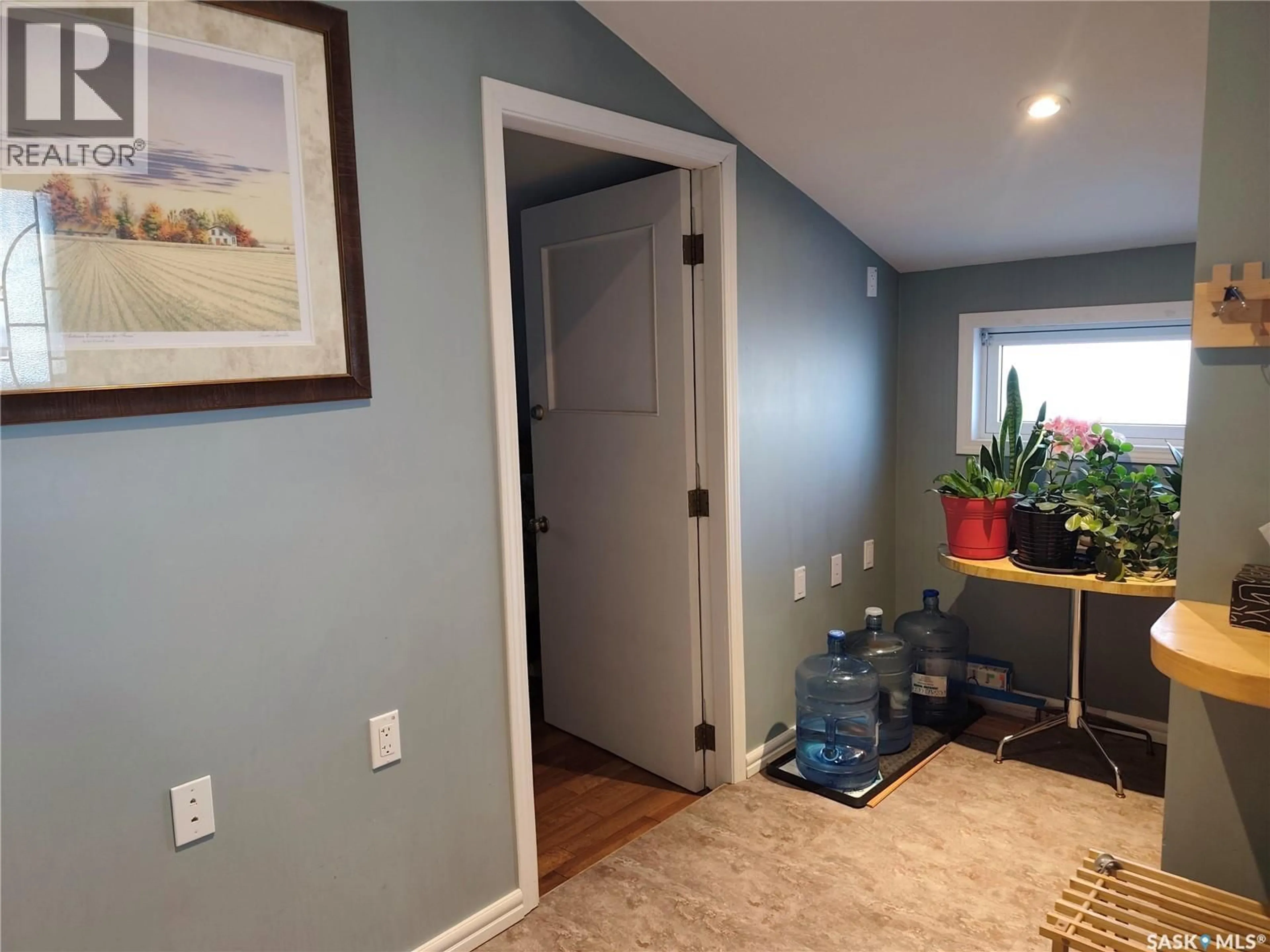 Indoor entryway for 1113 JUBILEE DRIVE, Swift Current Saskatchewan S9H2A1