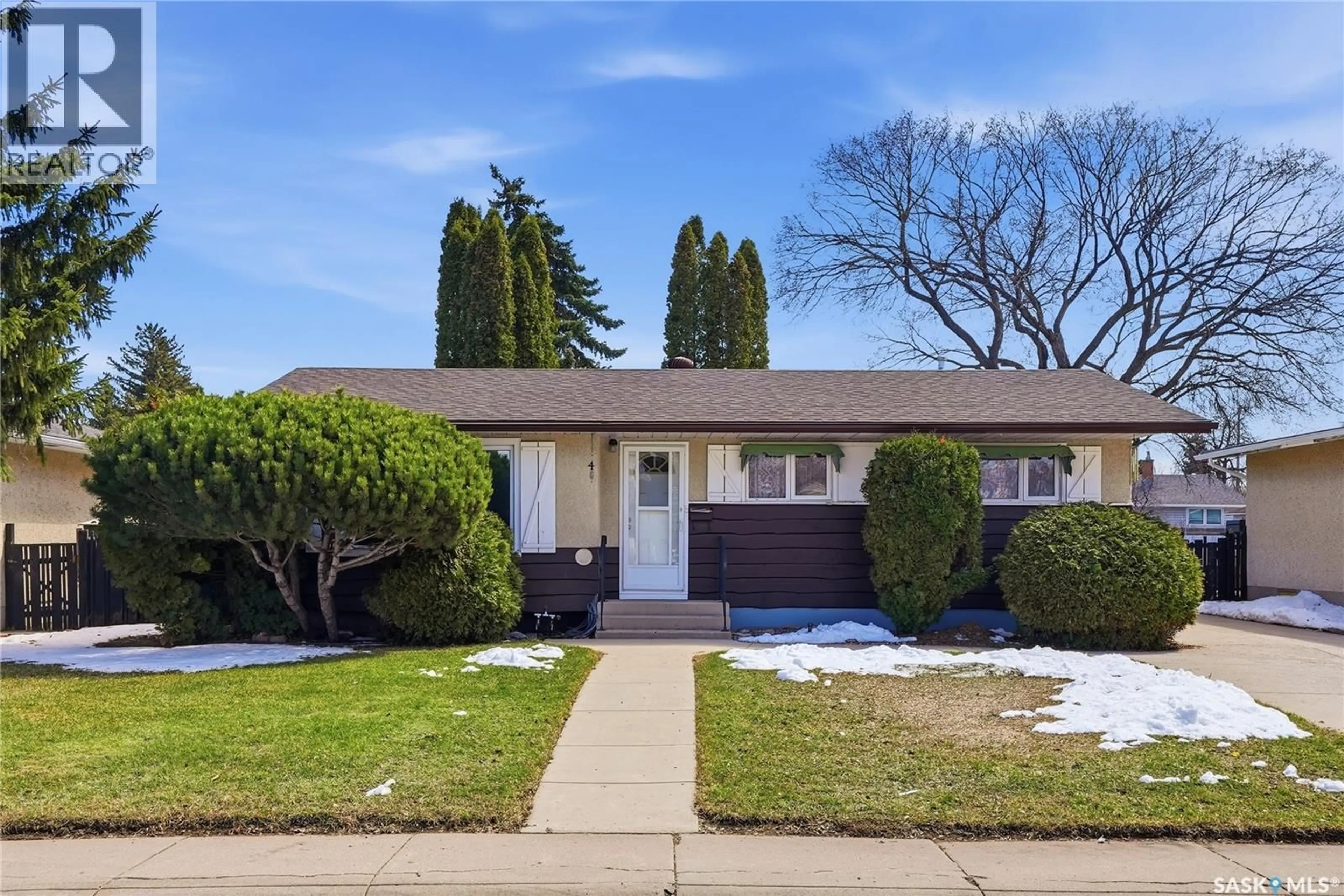 Unknown for 4 MALTA CRESCENT, Saskatoon Saskatchewan S7L3W1