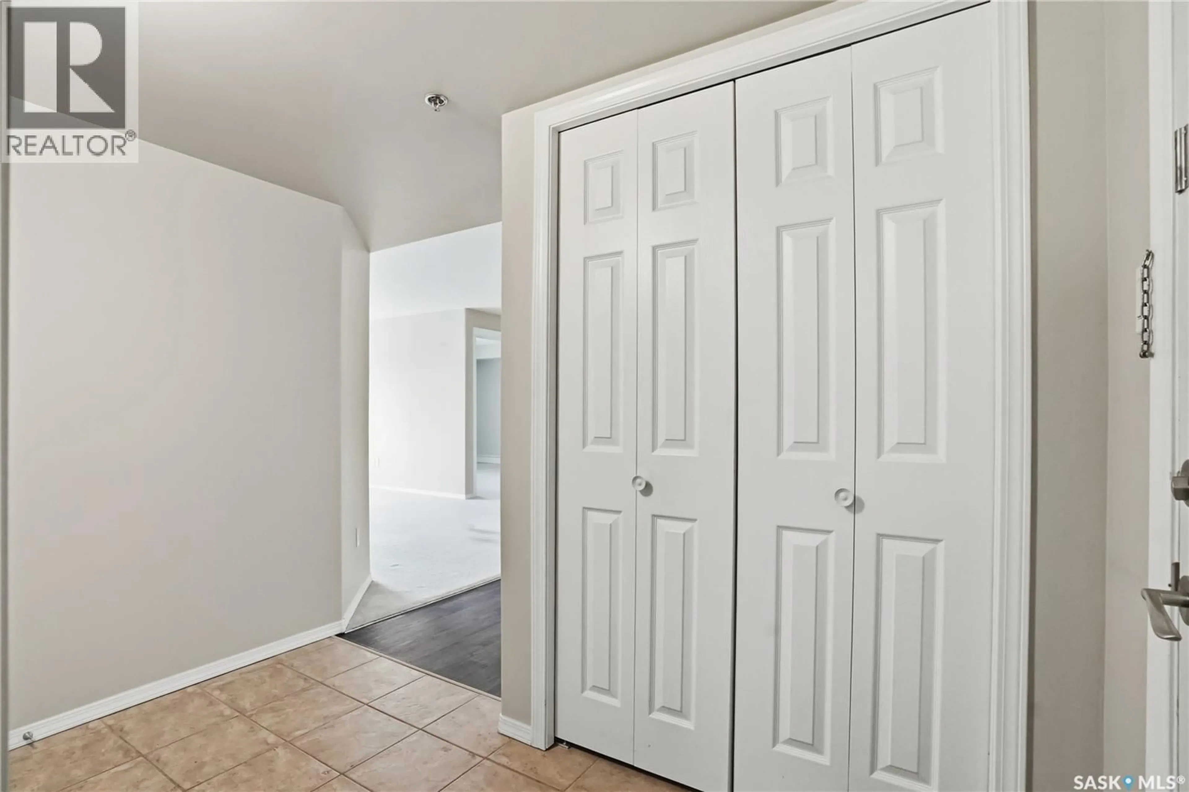 Indoor entryway for 219 1850 MAIN STREET, Saskatoon Saskatchewan S7H5S1