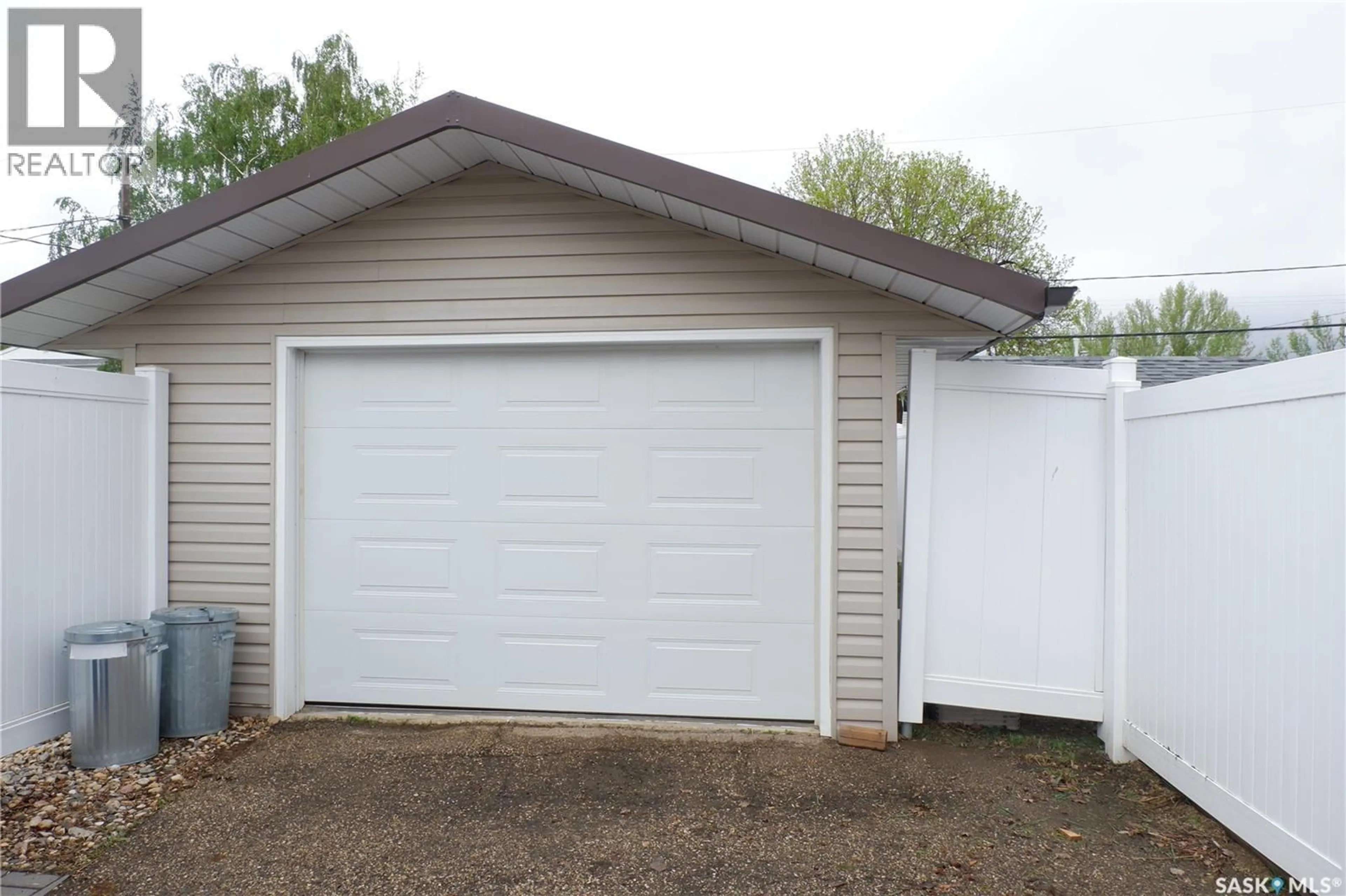 Indoor garage for 116 EMPIRE PLACE, Assiniboia Saskatchewan S0H0B0
