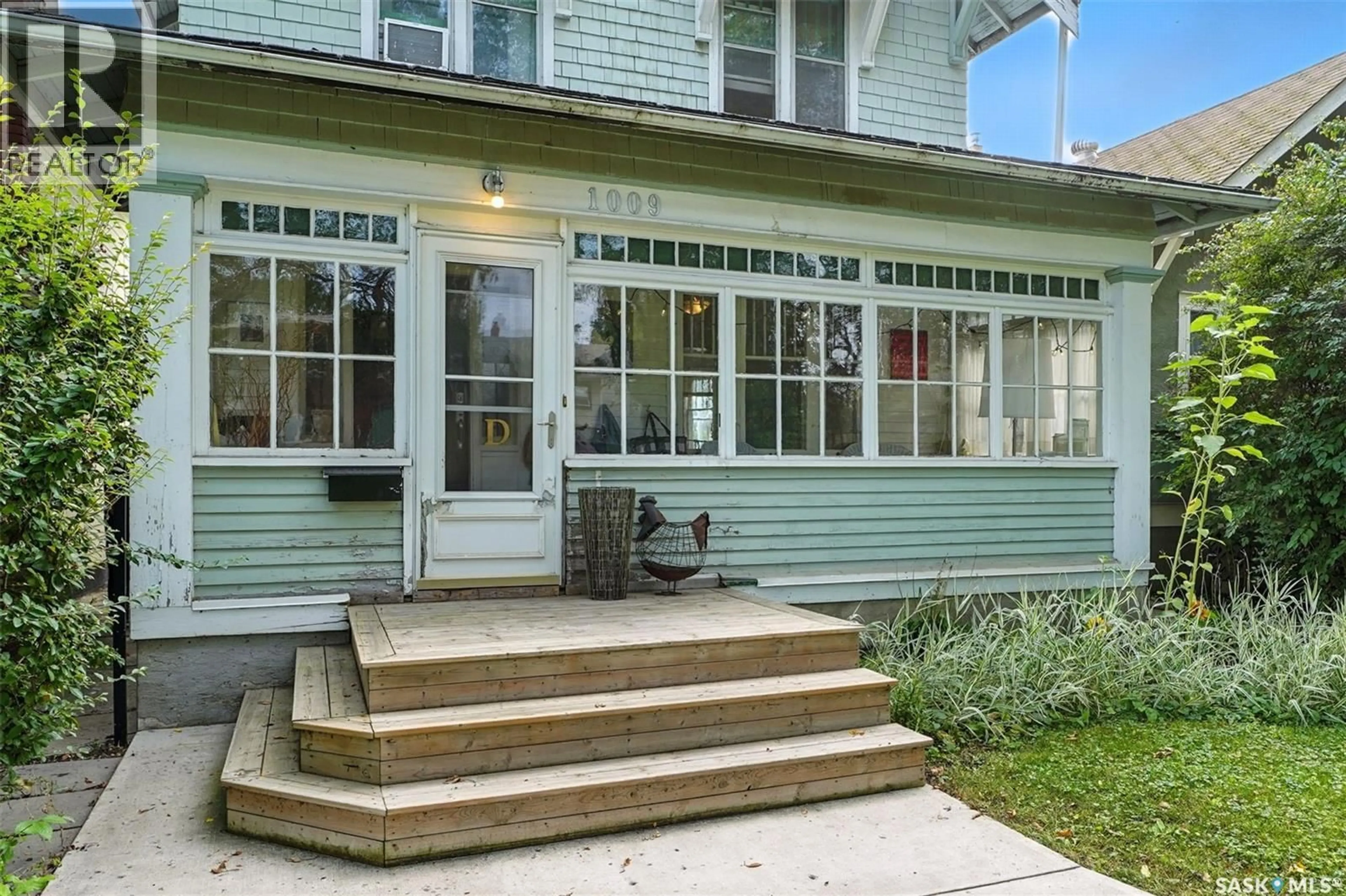 Patio, street for 1009 MCPHERSON AVENUE, Saskatoon Saskatchewan S7N0Y4