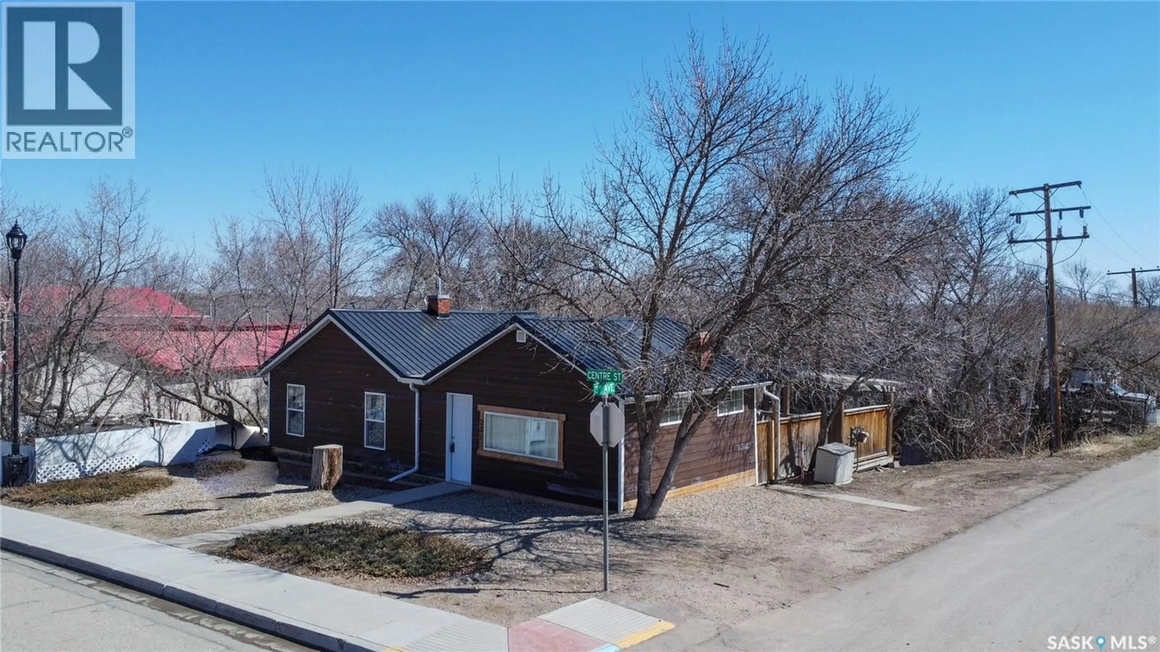 A pic from outside/outdoor area/front of a property/back of a property/a pic from drone, street for 231 CENTRE STREET, Regina Beach Saskatchewan S0G4C0
