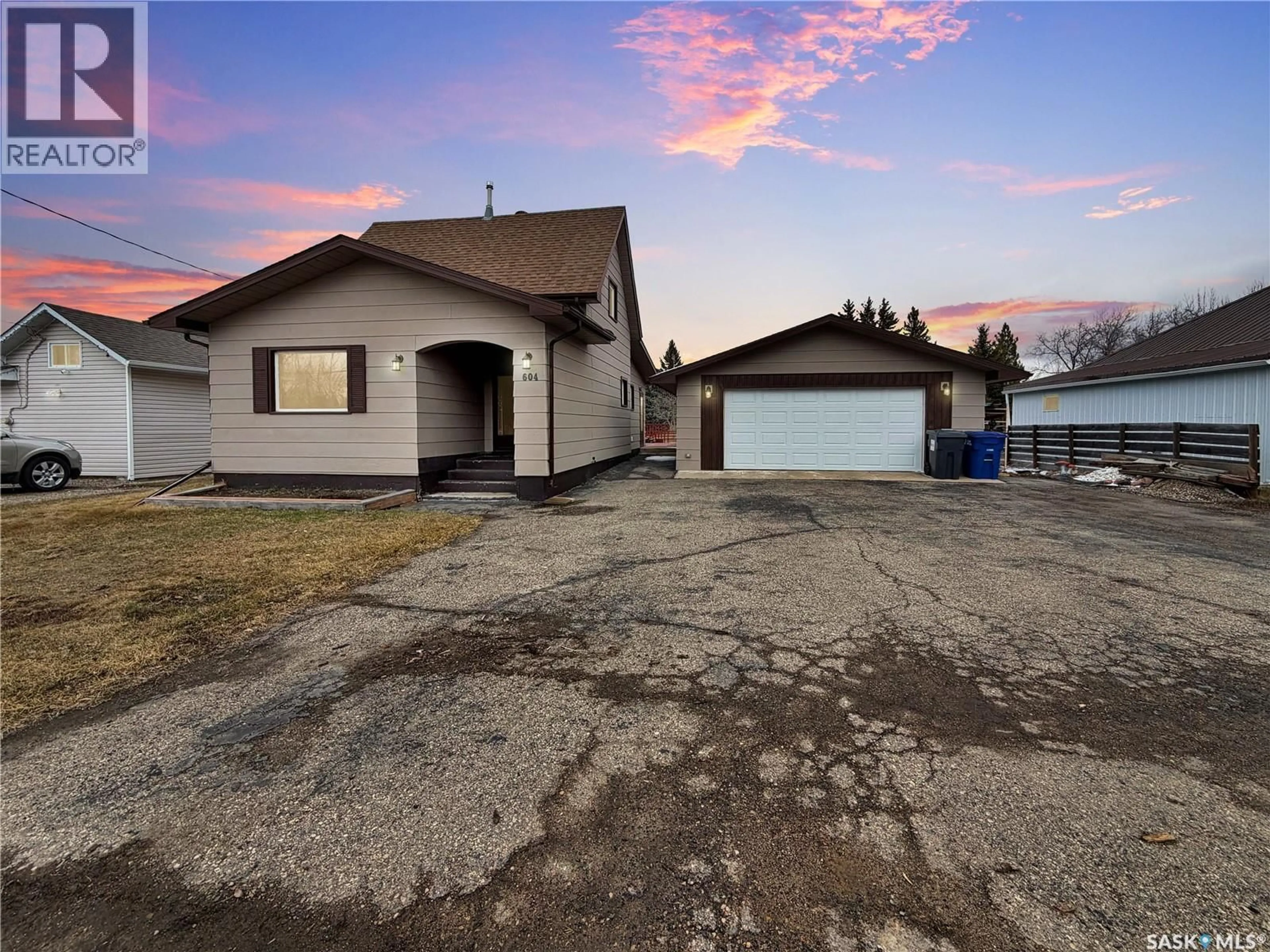 A pic from outside/outdoor area/front of a property/back of a property/a pic from drone, street for 604 SUSSEX AVENUE, Esterhazy Saskatchewan S0A0X0